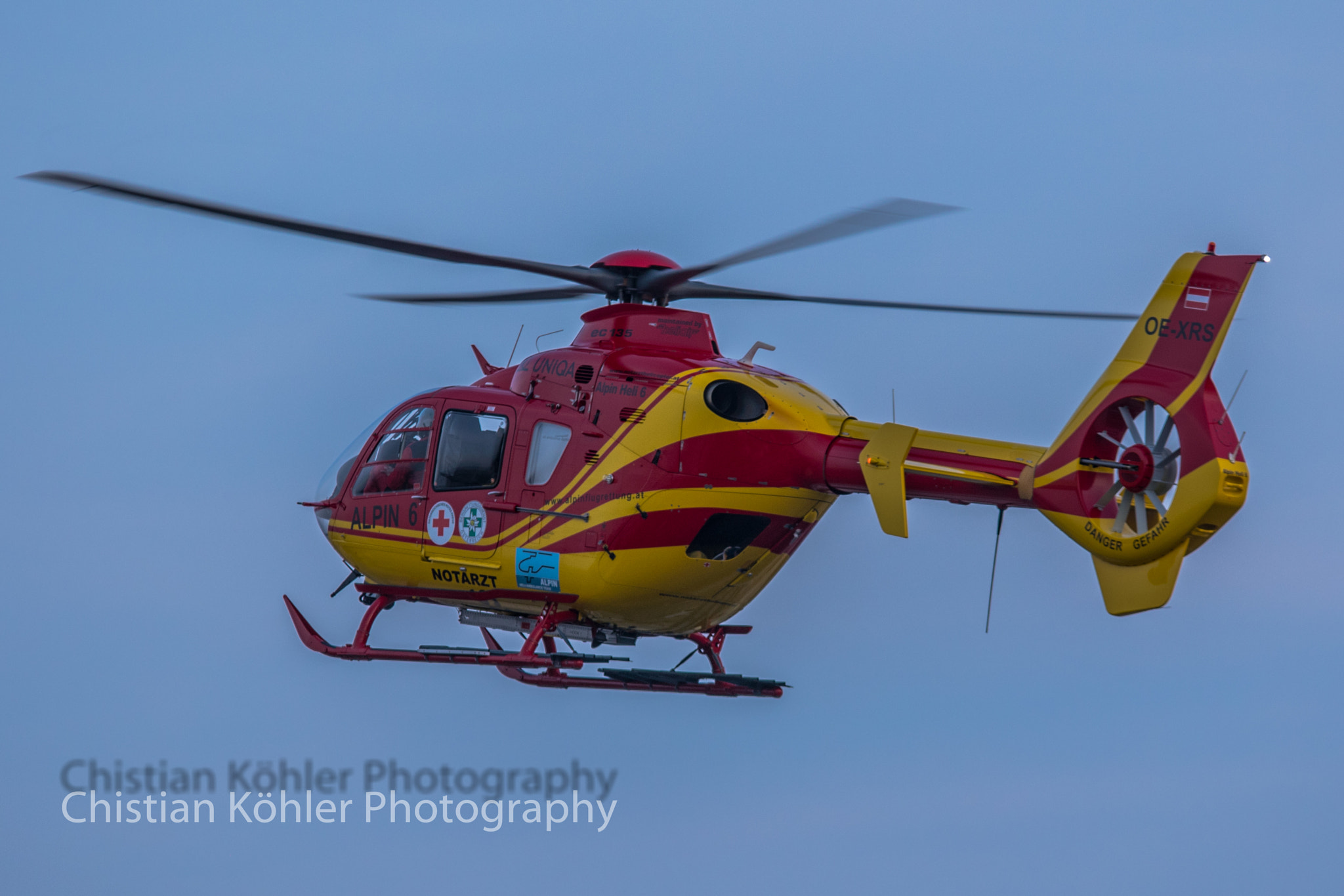 Canon EOS 7D Mark II + Sigma 70-200mm F2.8 EX DG OS HSM sample photo. Shs / eurocopter ec135t1 -alpin 6 - chirurgie west photography