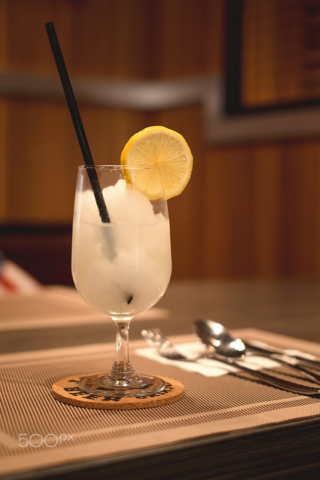 Fujifilm X-E2 + Fujifilm XF 35mm F1.4 R sample photo. Lemon smoothie photography
