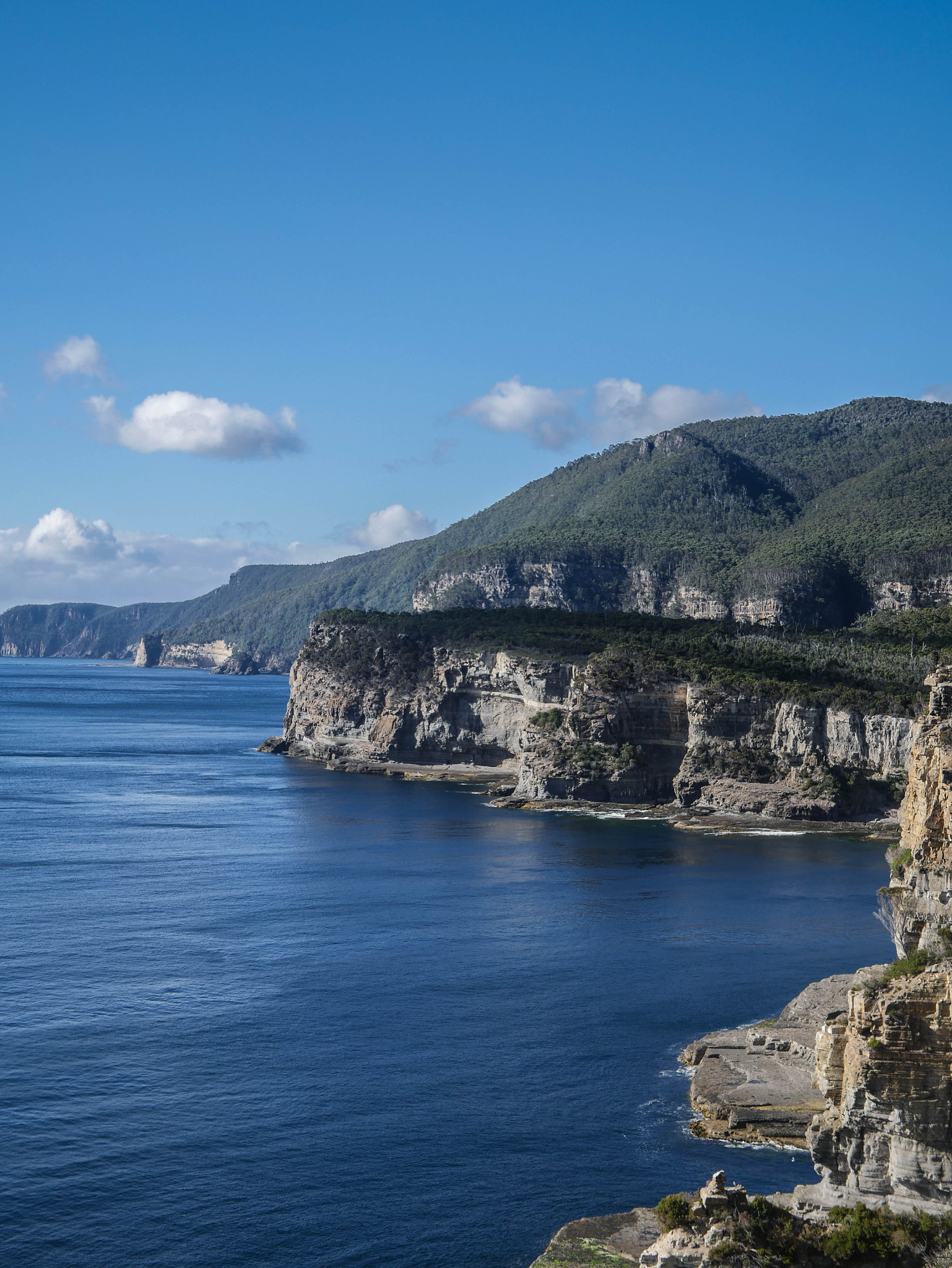 LUMIX G 25/F1.7 sample photo. Pristine cliffs photography
