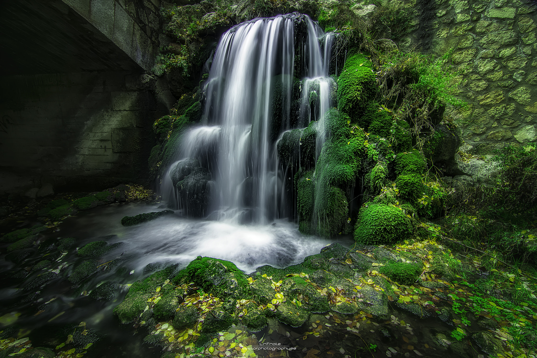 20mm F2.8 sample photo. The hidden fountain photography