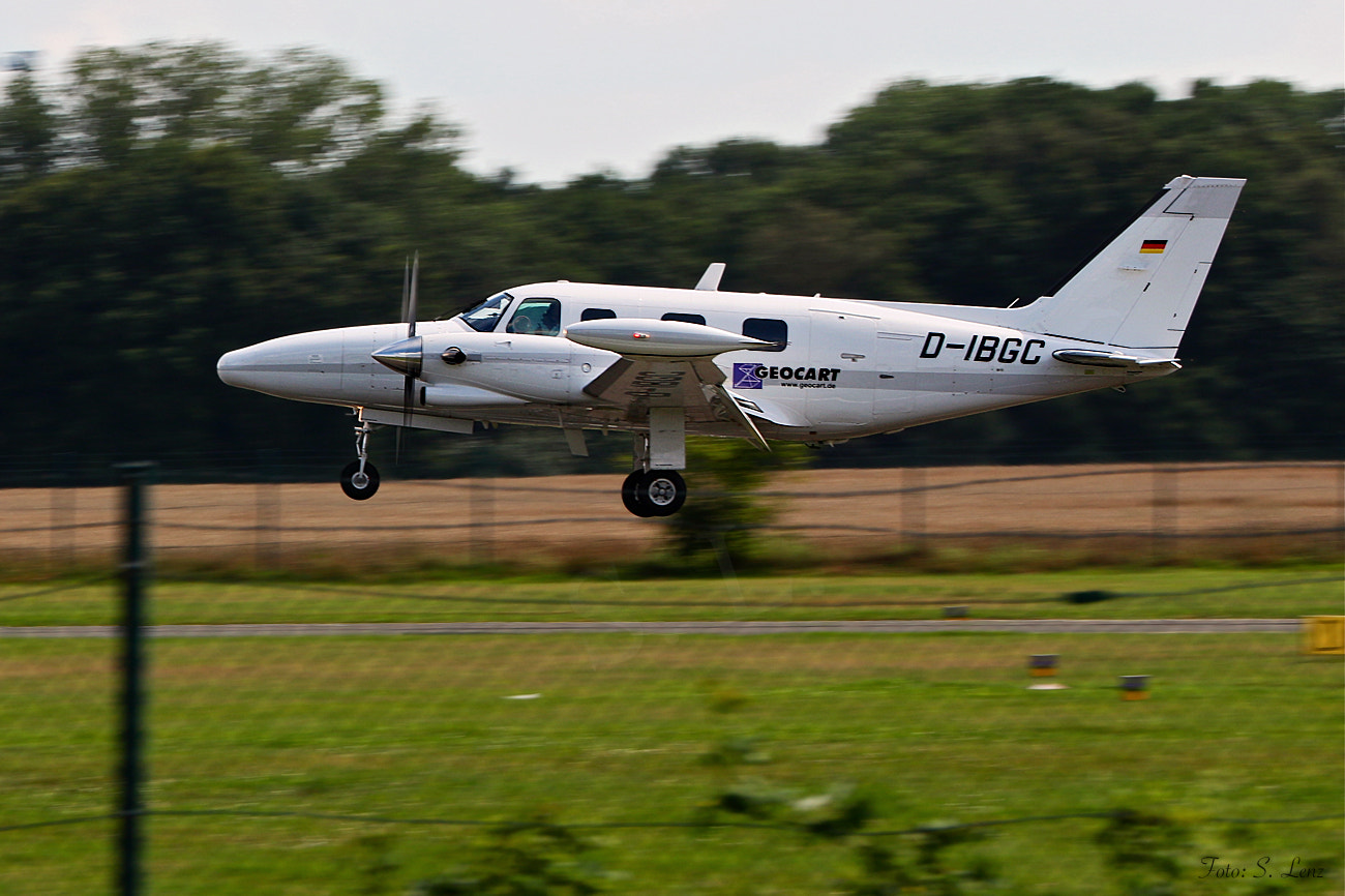 Canon EOS 650D (EOS Rebel T4i / EOS Kiss X6i) sample photo. Panning shot -  just before landing photography