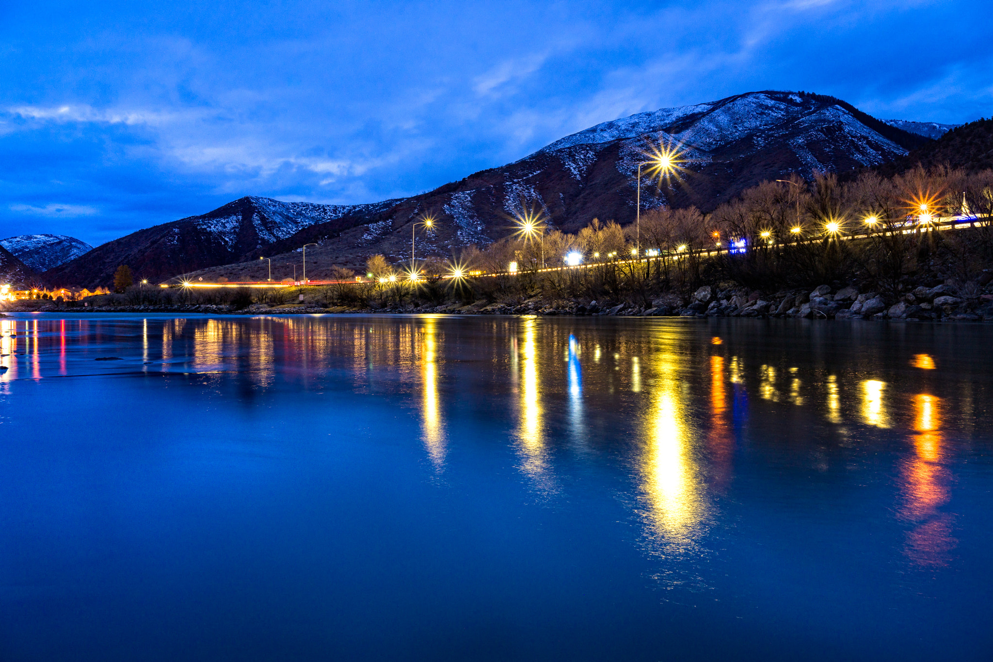 Sony a7R II + Sony Sonnar T* FE 35mm F2.8 ZA sample photo. Colorado river at dusk genwood springs photography