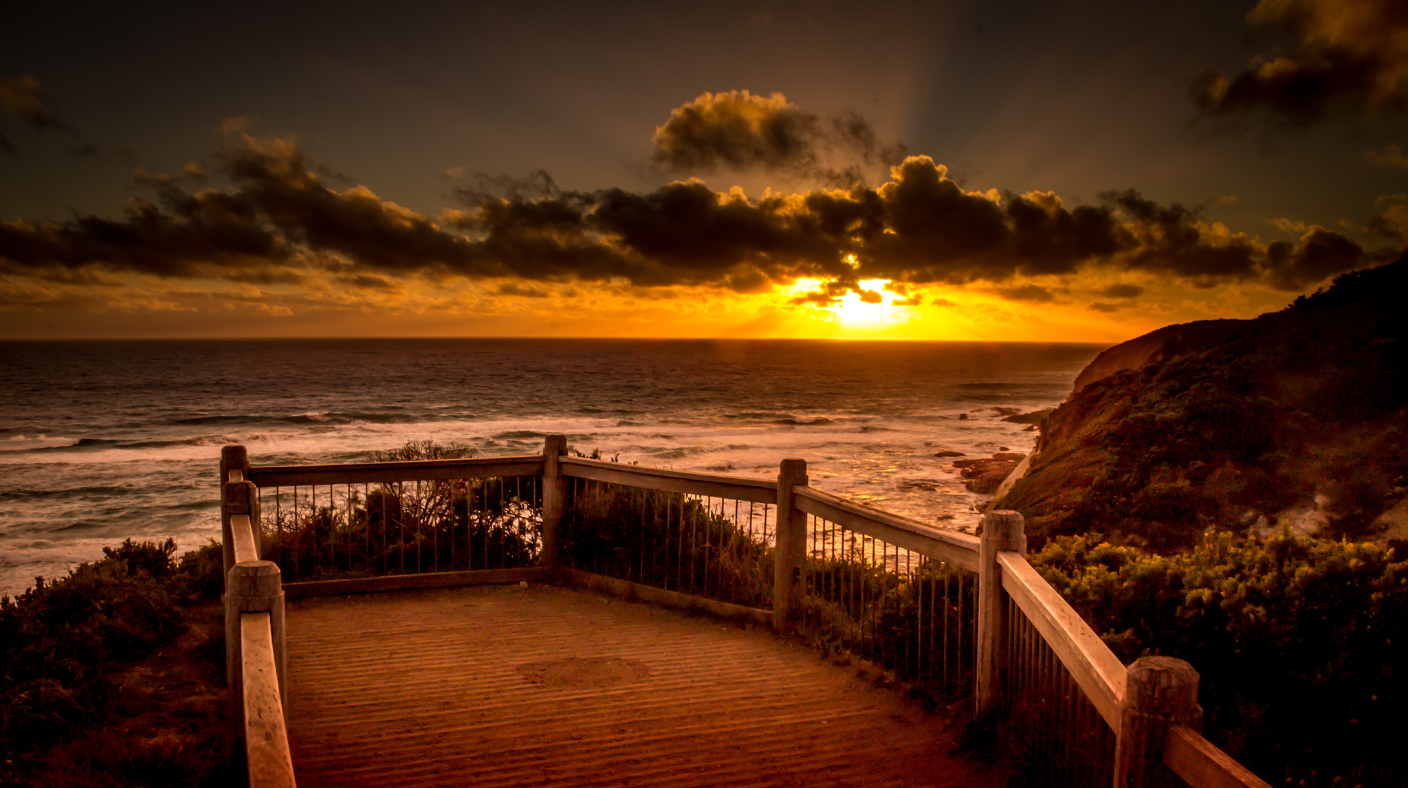Canon EOS 1200D (EOS Rebel T5 / EOS Kiss X70 / EOS Hi) sample photo. Great ocean road sunset photography
