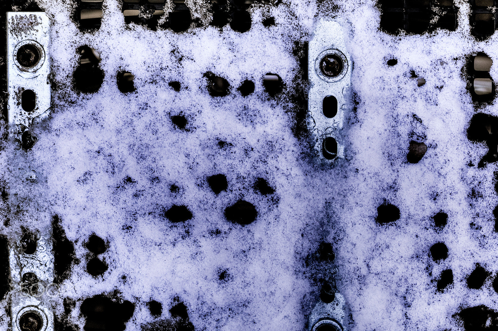 Sony a6000 + Sony FE 70-200mm F4 G OSS sample photo. Snow layer photography