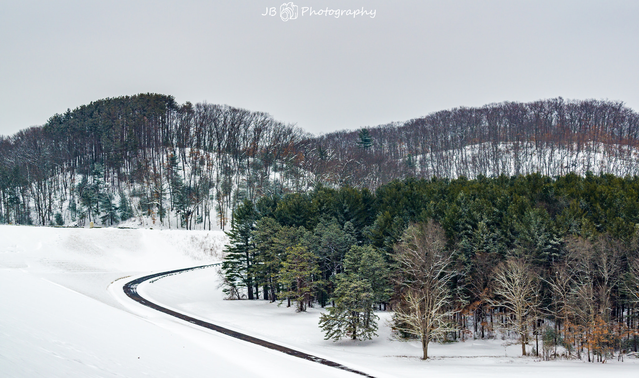 Sony a6000 + Sony FE 70-200mm F4 G OSS sample photo. Snowy new england  photography