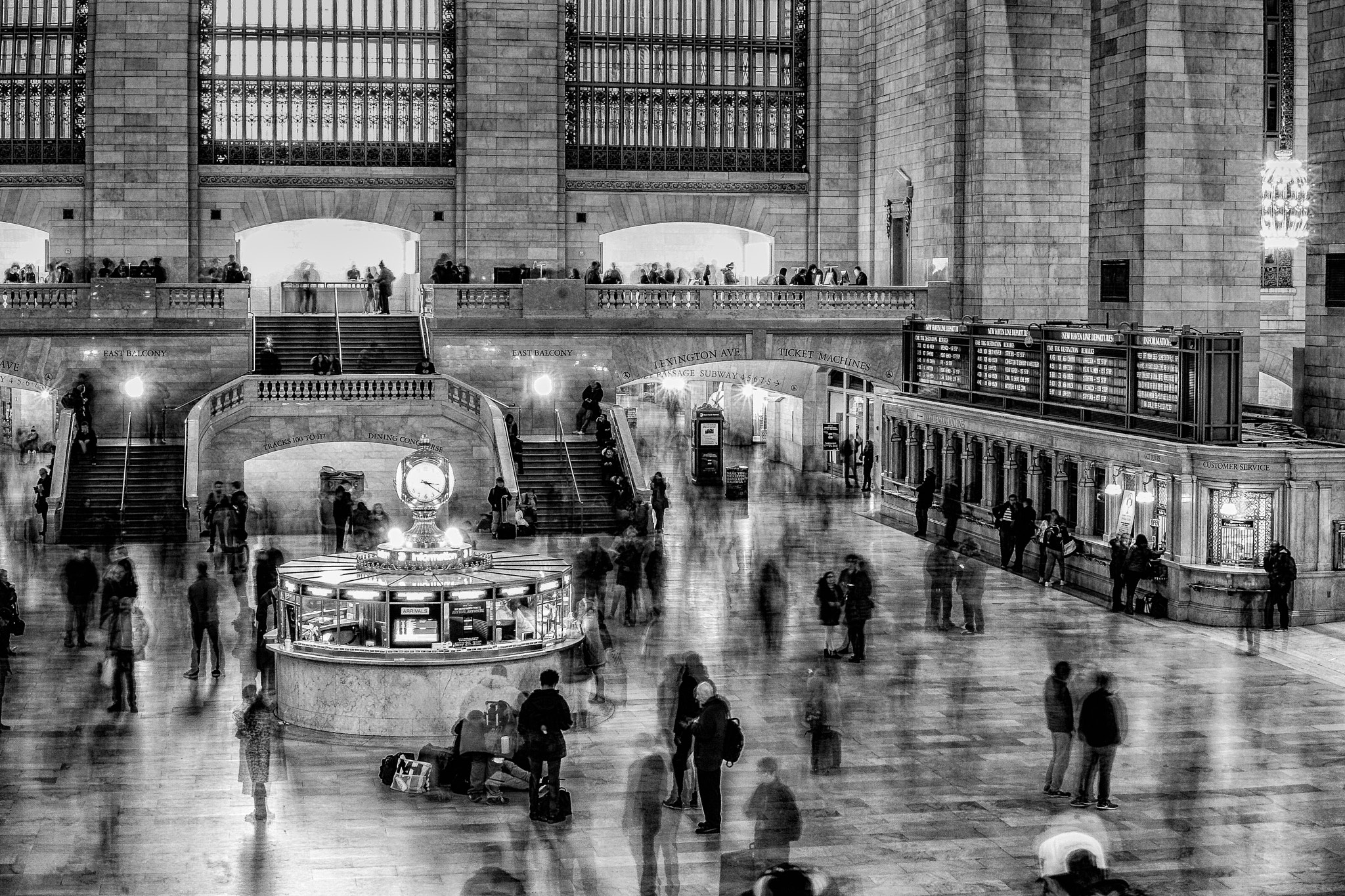 Sony E PZ 18-105mm F4 G OSS sample photo. The ceaseless flow of energy at rush hour photography
