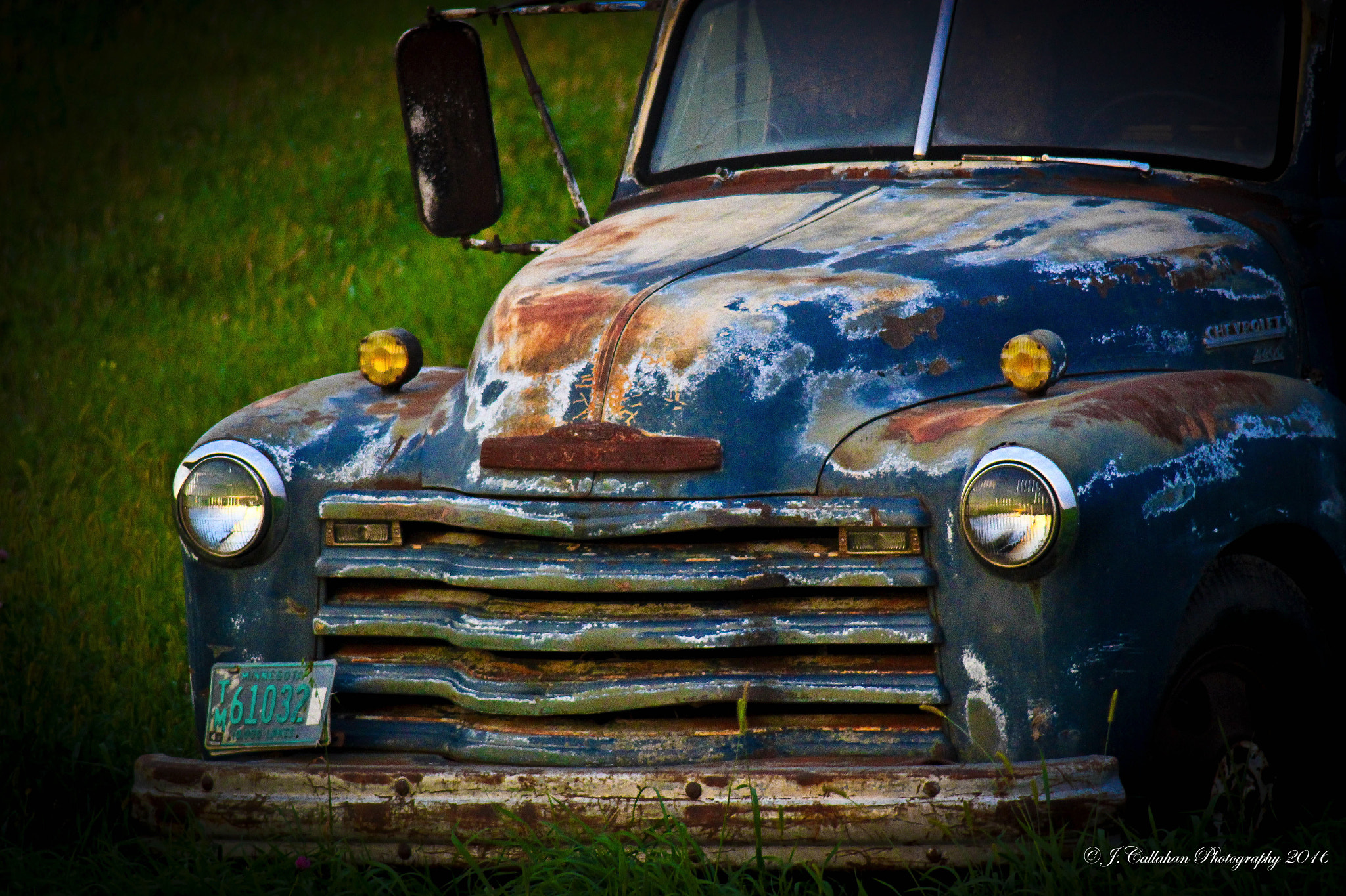Canon EOS 600D (Rebel EOS T3i / EOS Kiss X5) + Canon EF 80-200mm F4.5-5.6 II sample photo. This old truck photography
