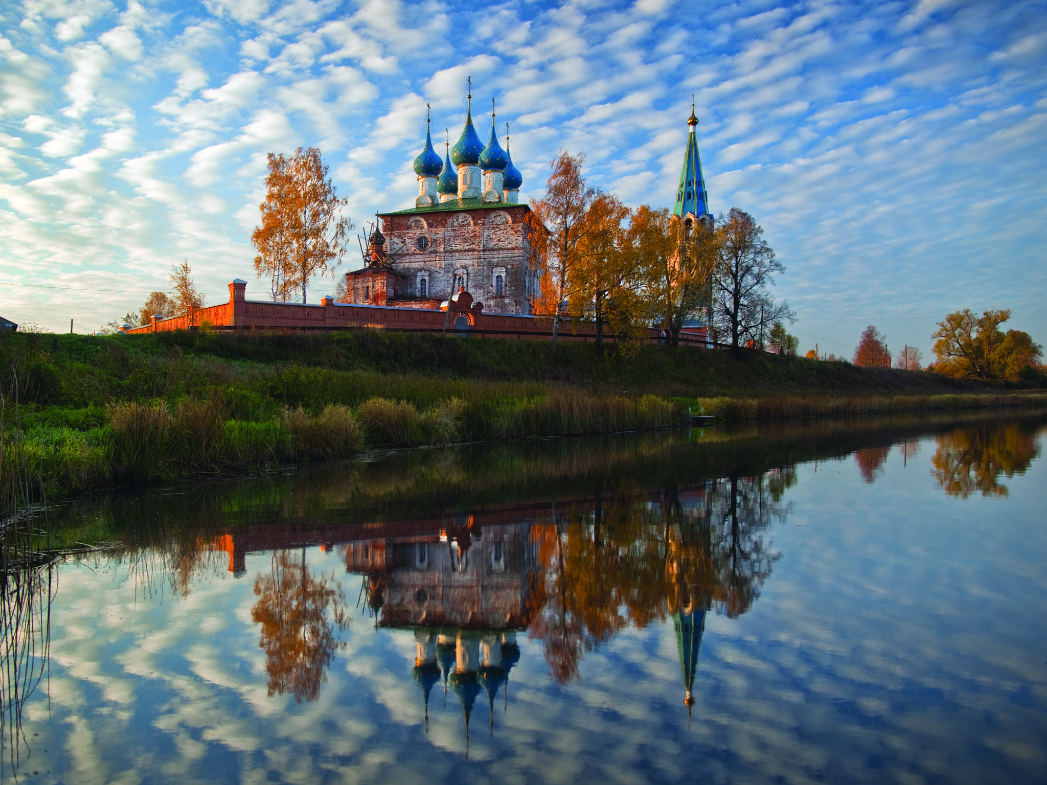Canon EF 24mm F1.4L II USM sample photo. Dunilovo. morning curtains photography