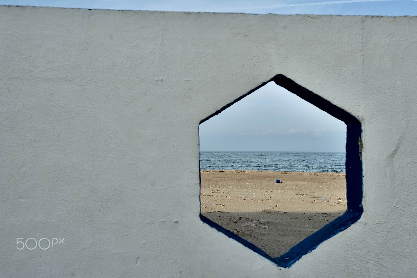 Nikon AF-S Nikkor 16-35mm F4G ED VR sample photo. Points of view on the blue 2. - a matter of details photography