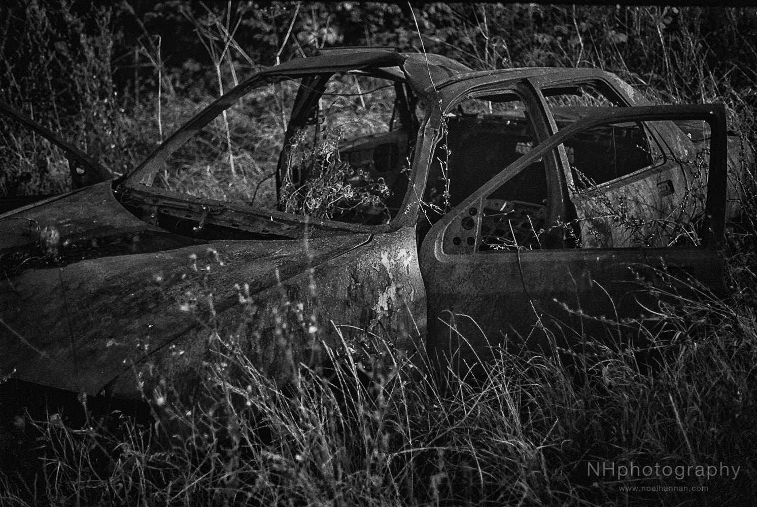 Nikon AF-S Micro-Nikkor 105mm F2.8G IF-ED VR sample photo. The forgotten car photography