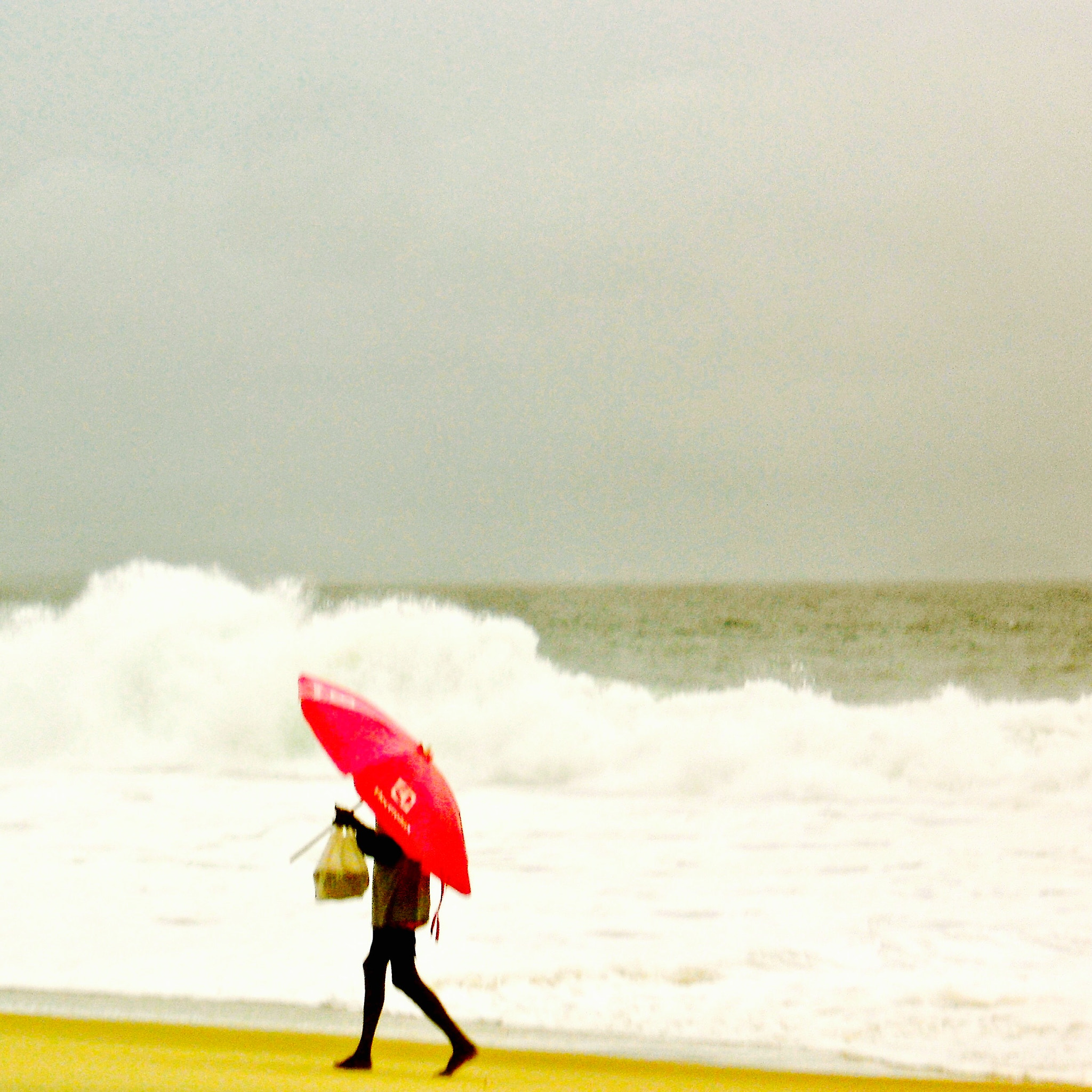 Nikon Coolpix S4000 sample photo. Pink umbrella img photography