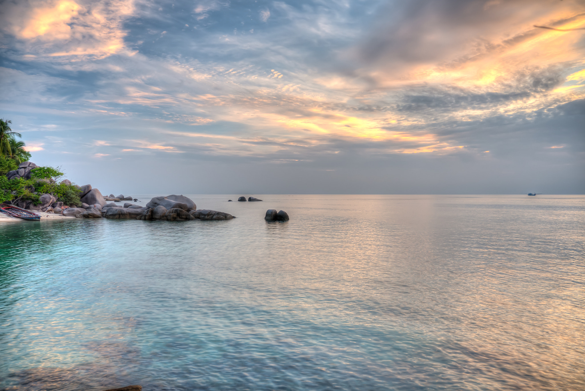 Panasonic Lumix G X Vario 12-35mm F2.8 ASPH Power OIS sample photo. Asian colors in koh tao photography