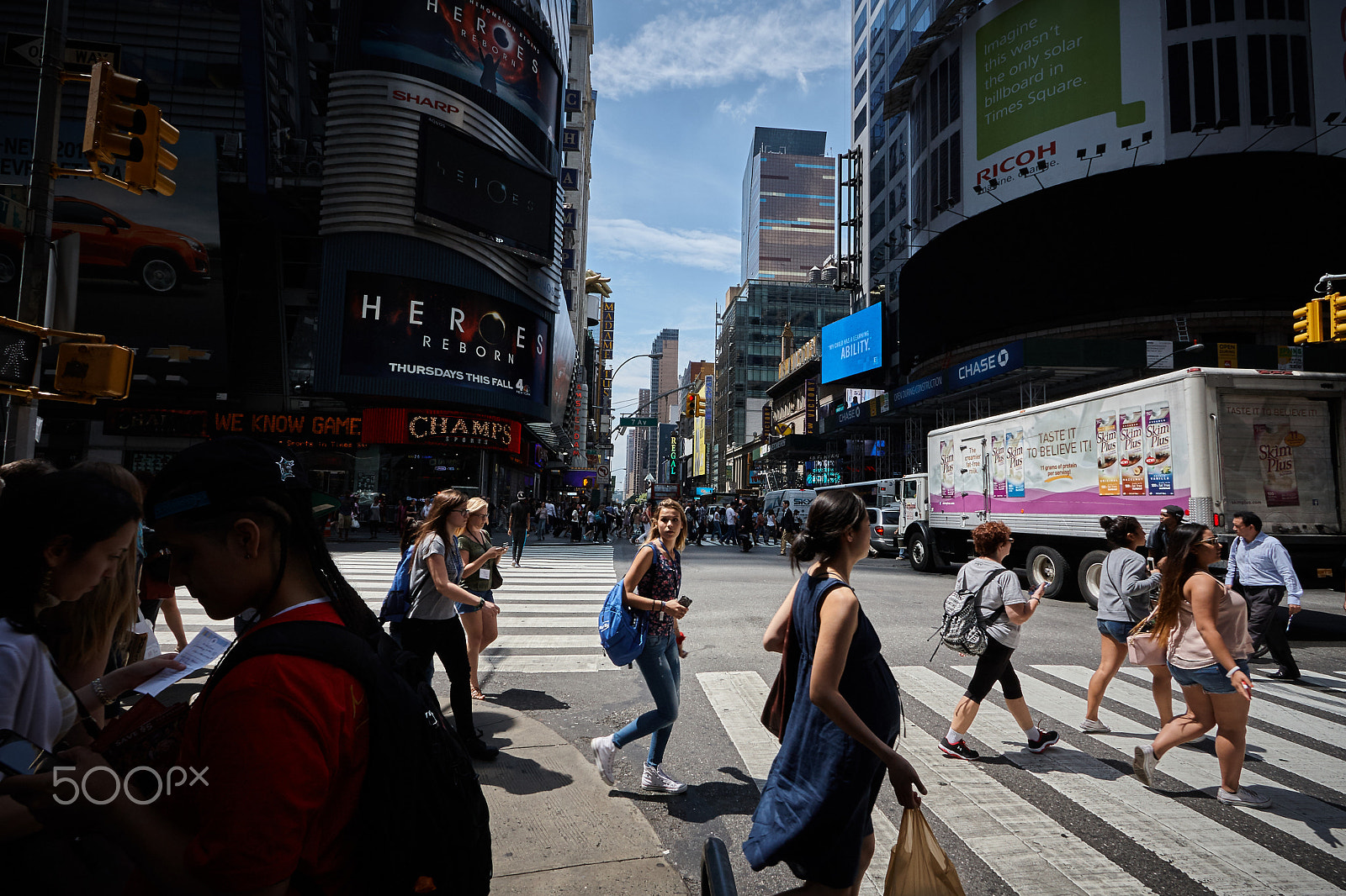 Canon EF-S 10-22mm F3.5-4.5 USM sample photo. Pedestrian crossing at 7th avenue photography