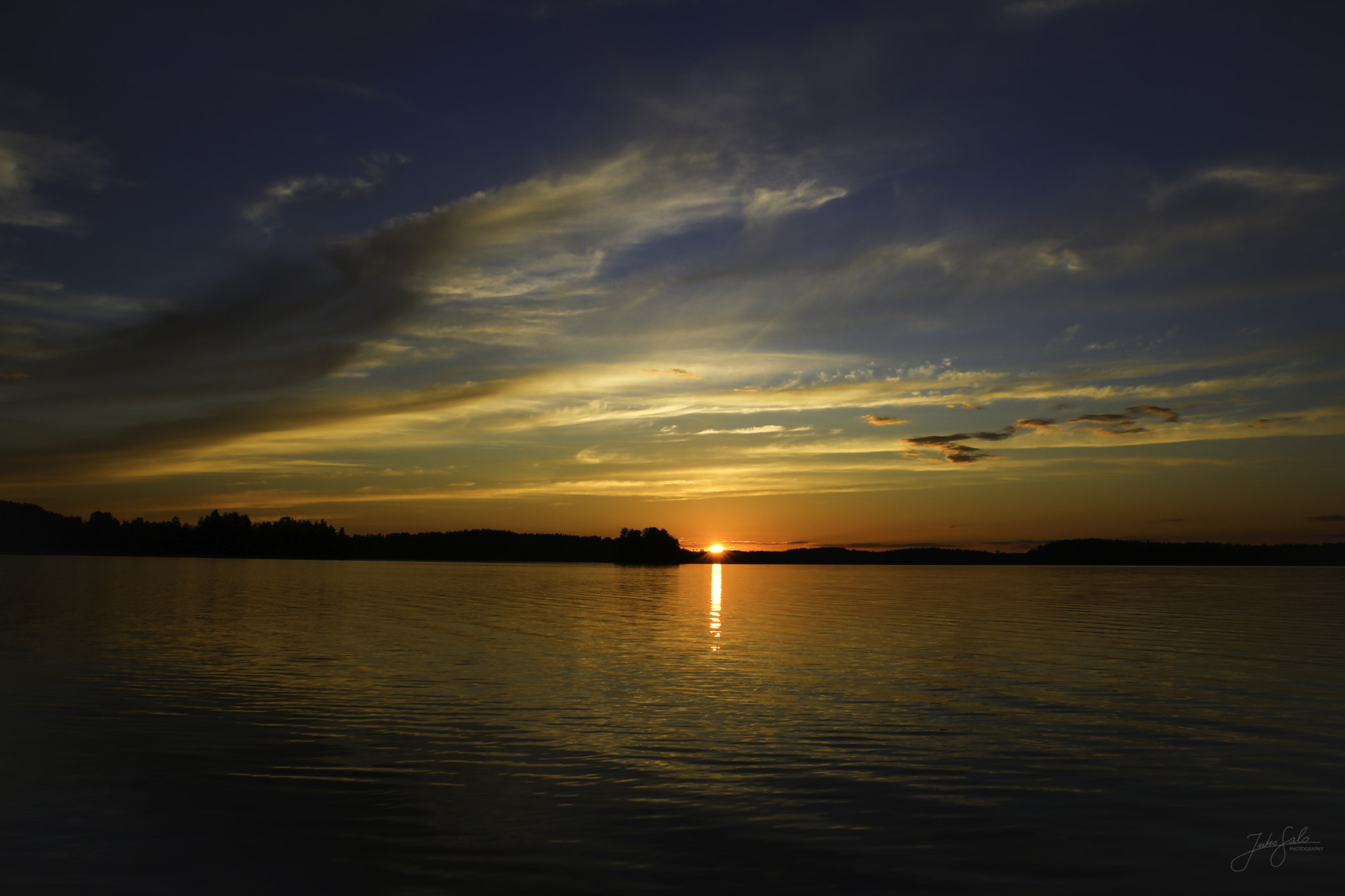Canon EOS 760D (EOS Rebel T6s / EOS 8000D) + Canon EF 75-300mm F4.0-5.6 IS USM sample photo. Sunset landscape on a lake. photography