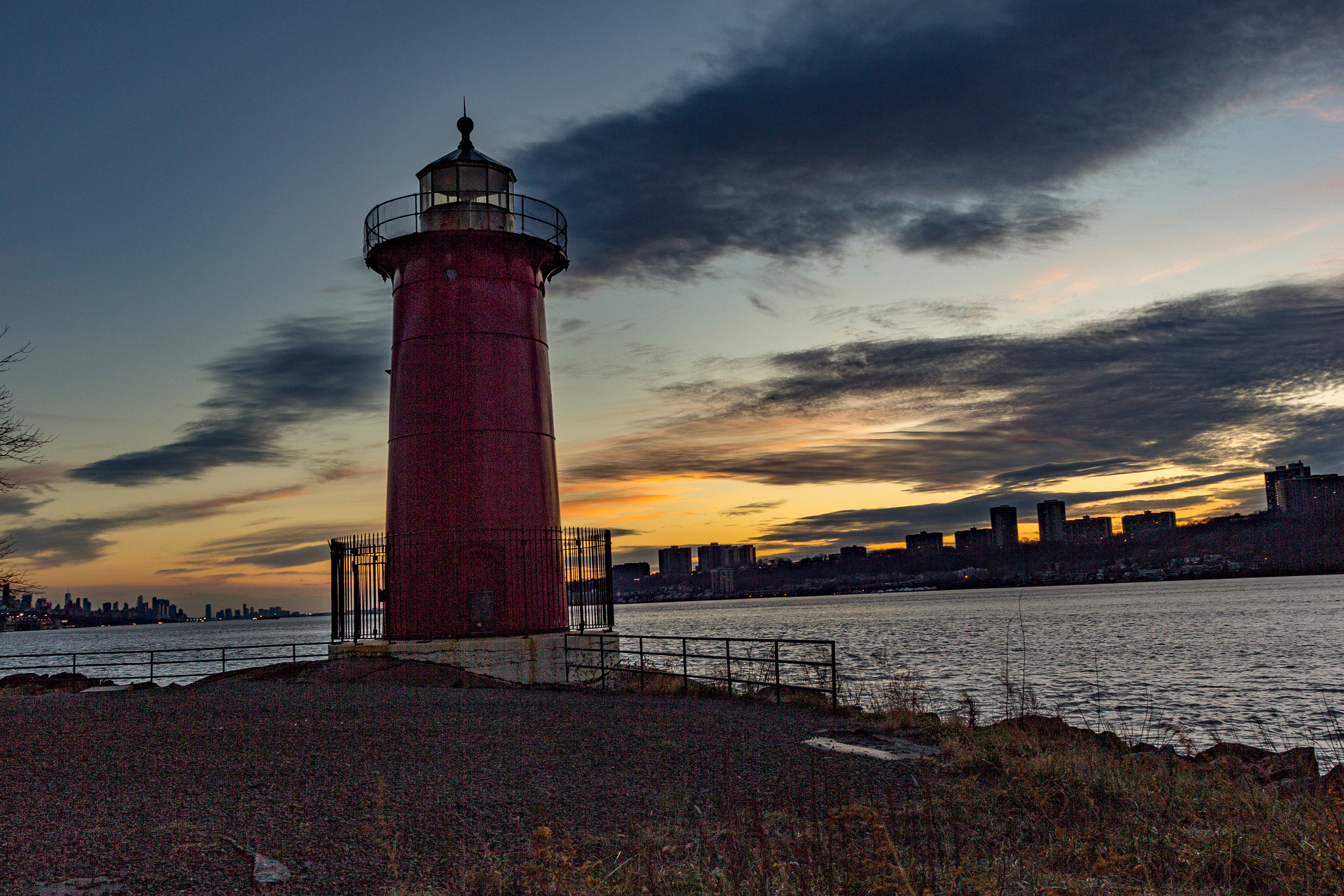Tamron AF 19-35mm f/3.5-4.5 sample photo. Light by the sea photography