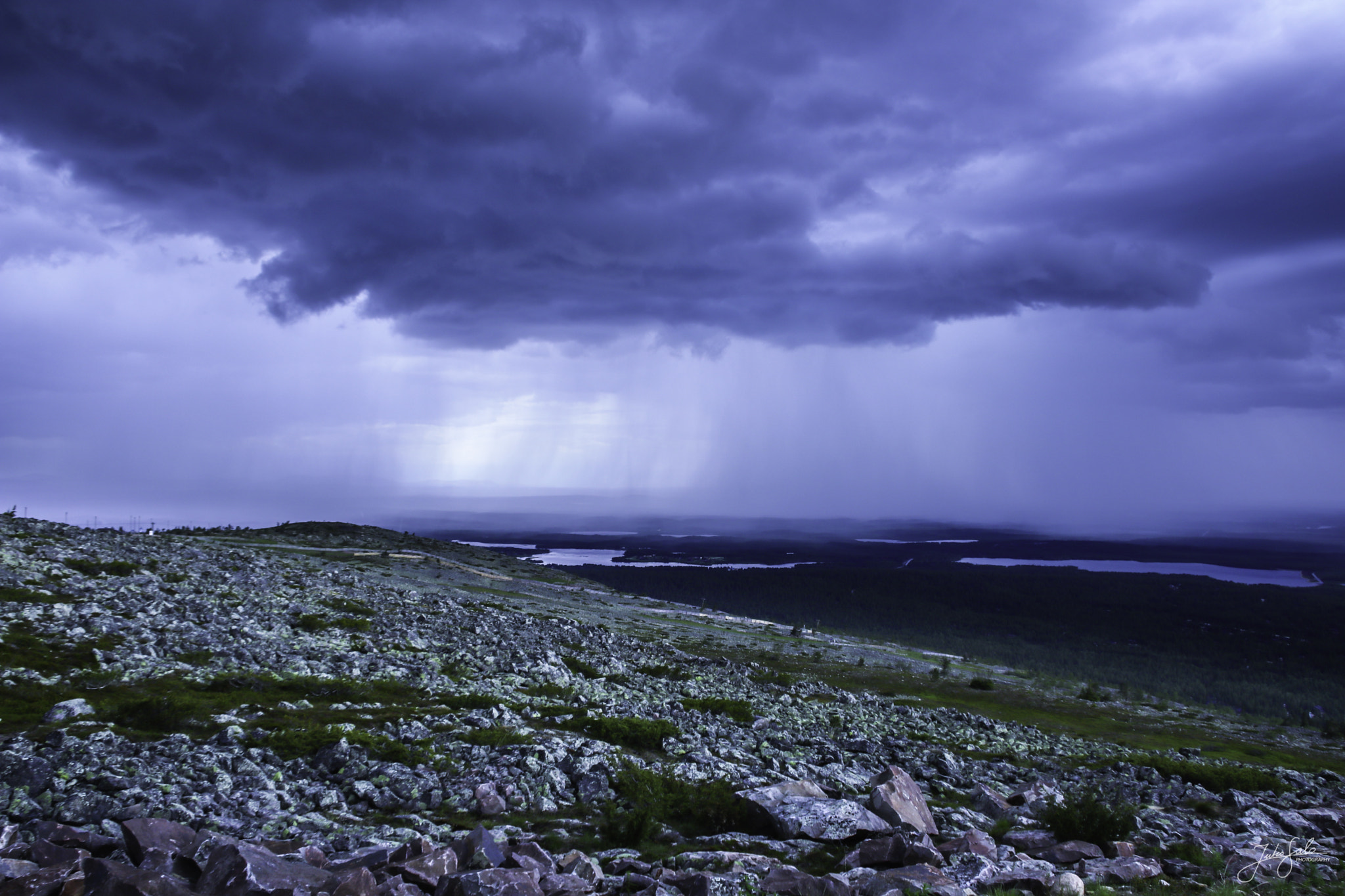 Canon EOS 760D (EOS Rebel T6s / EOS 8000D) + Canon EF 75-300mm F4.0-5.6 IS USM sample photo. Thunderstorm in lapland, finland. photography