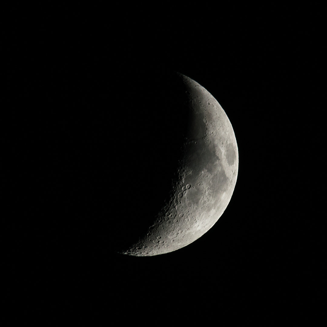 Sigma 150-500mm F5-6.3 DG OS HSM sample photo. Black and white moon photography