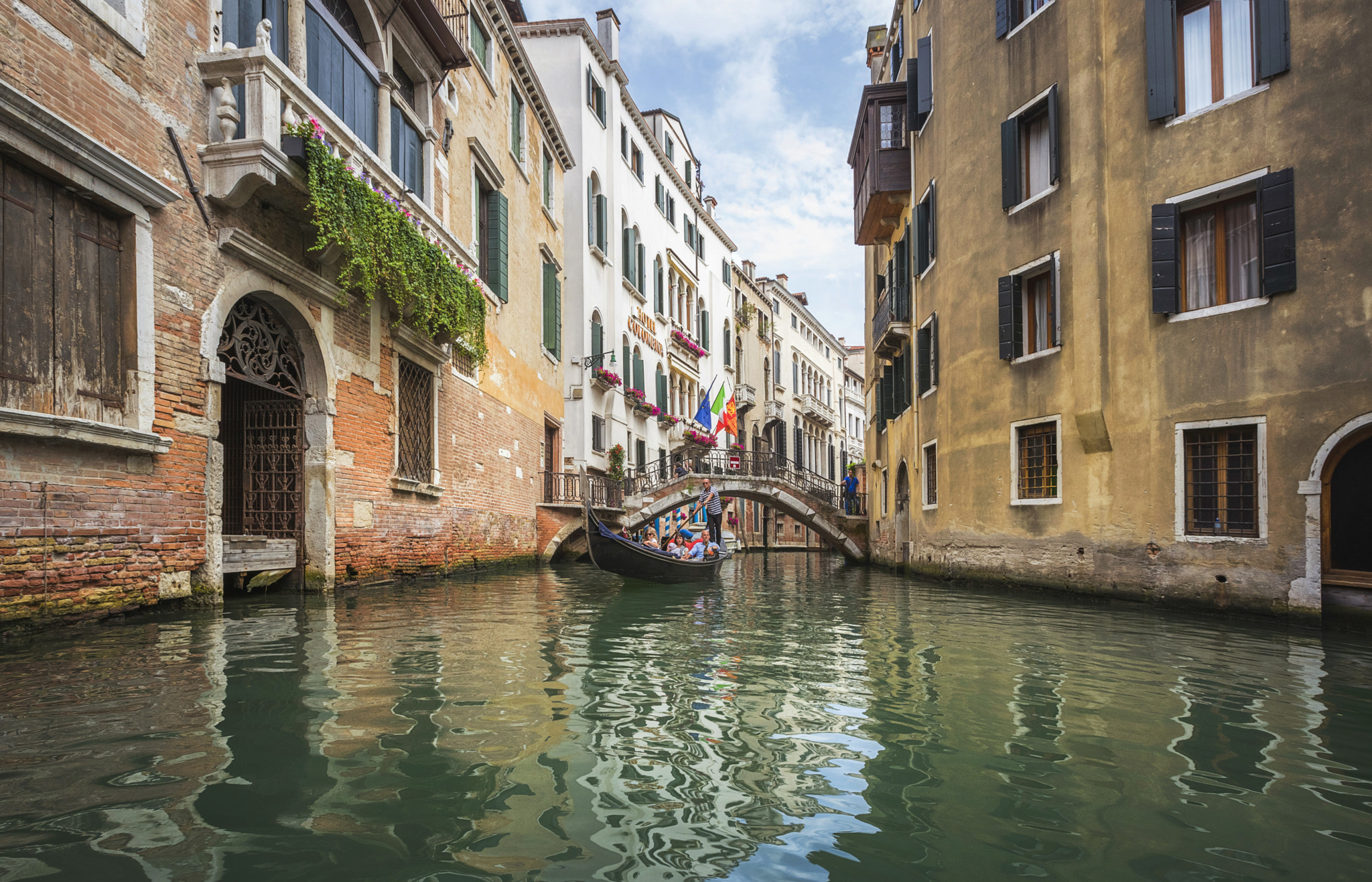 Sony a7R + Canon EF 16-35mm F2.8L II USM sample photo. Gondola view of venice photography
