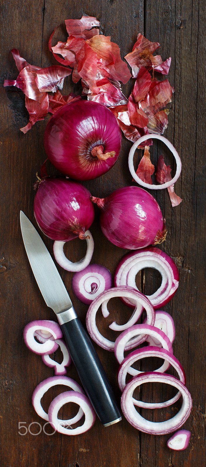 Canon EOS 650D (EOS Rebel T4i / EOS Kiss X6i) + Canon EF 50mm F1.2L USM sample photo. Red onions on a wooden table photography