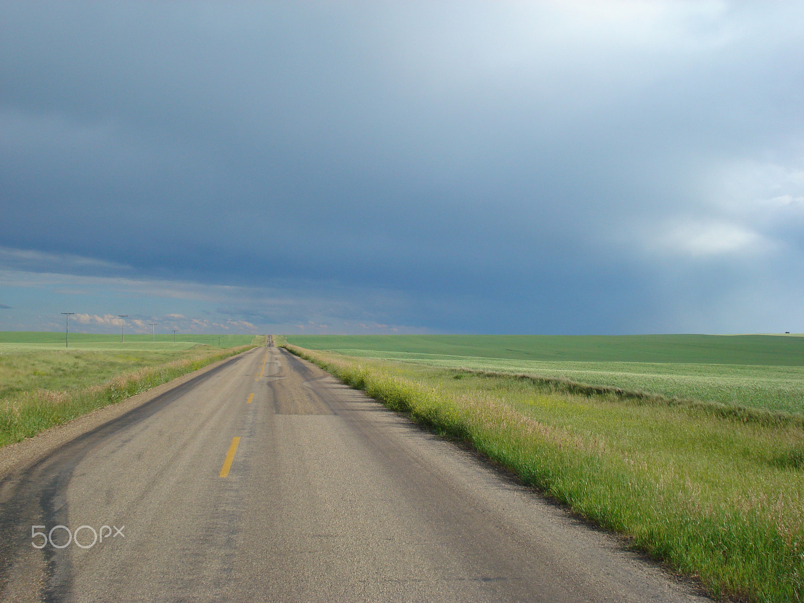 Sony DSC-W35 sample photo. Driving into oblivion - wheat fields that go on forever photography