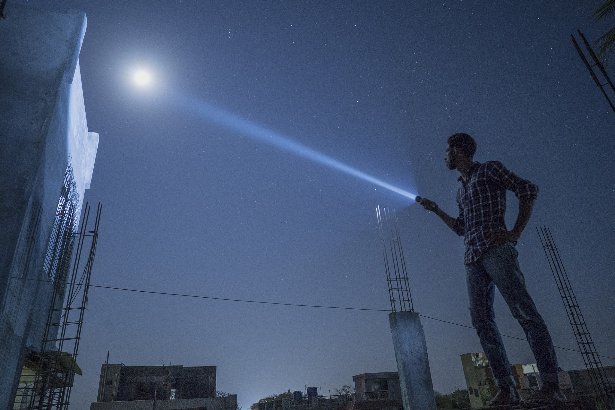 ZEISS Batis 25mm F2 sample photo. Spotting moonlight photography