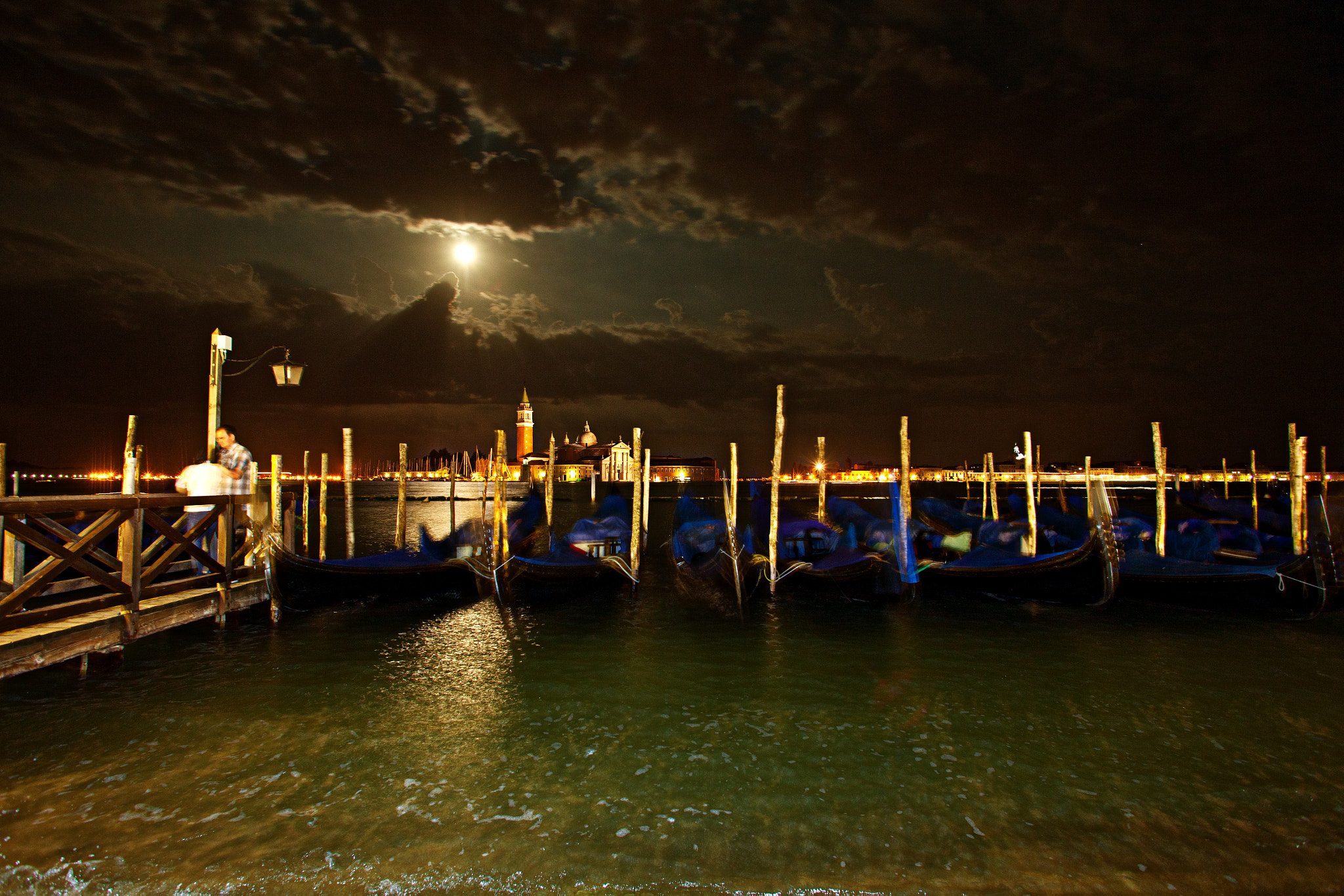 Canon EF 17-35mm f/2.8L sample photo. La gondola photography