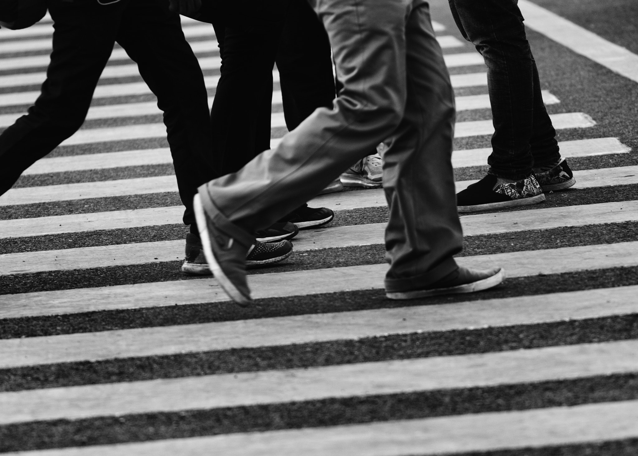 Canon EOS 600D (Rebel EOS T3i / EOS Kiss X5) + Canon EF 70-200mm F4L USM sample photo. Zebra crossing photography