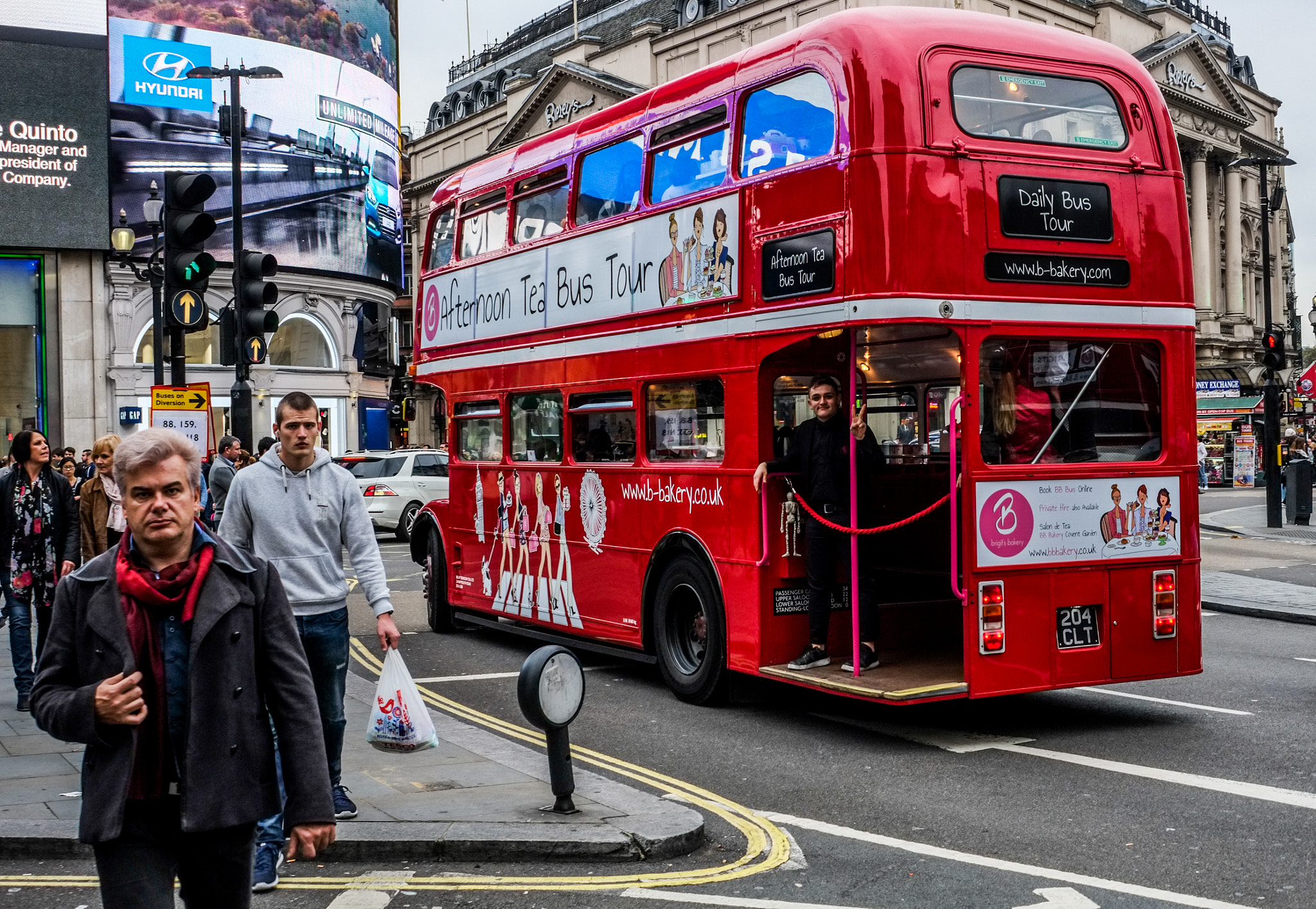 Fujifilm X-Pro1 + Fujifilm XF 27mm F2.8 sample photo. The bus conductor photography