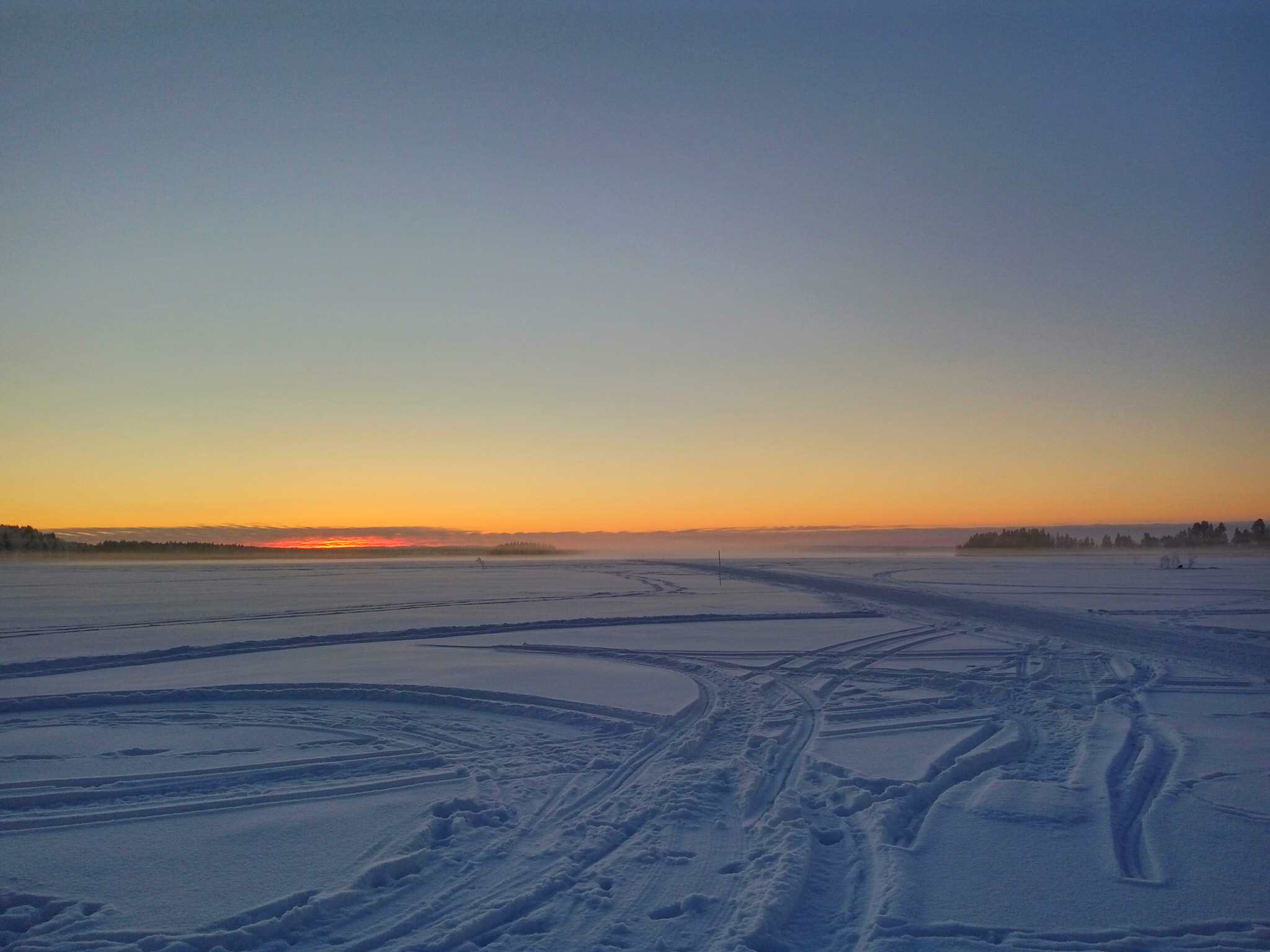 Xiaomi HM Note 2 sample photo. Ski trails photography