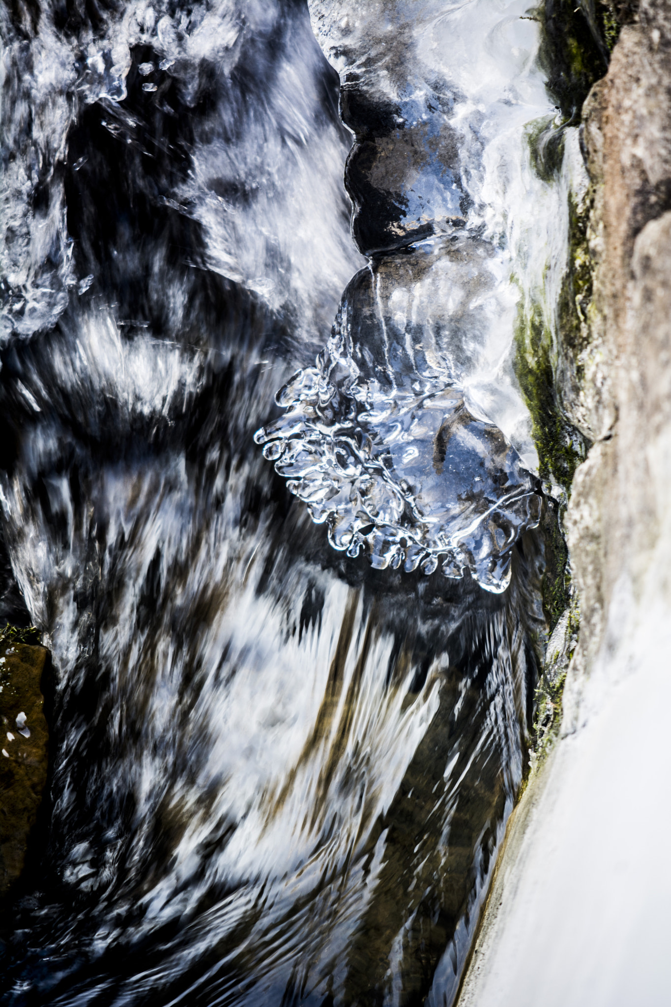 Nikon AF-S DX Micro-Nikkor 85mm F3.5G ED VR sample photo. Ice water photography