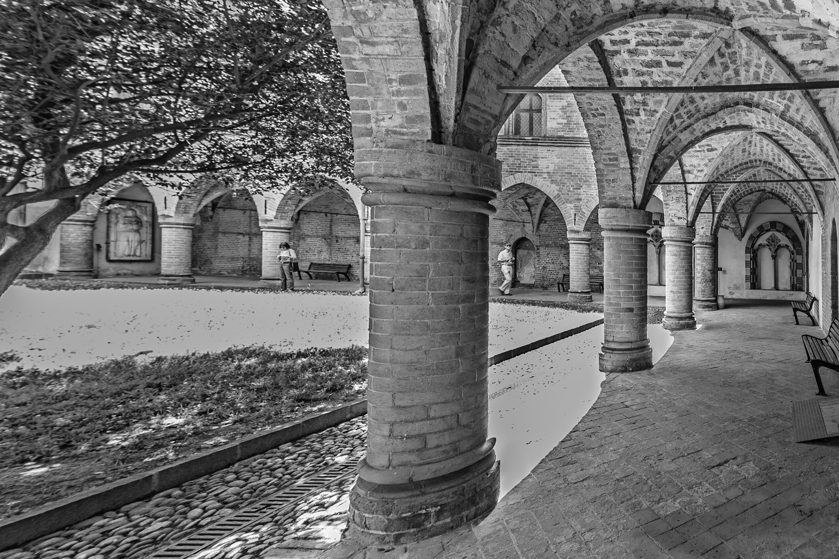 Canon EOS 40D + Canon EF-S 10-18mm F4.5–5.6 IS STM sample photo. The cloister. photography