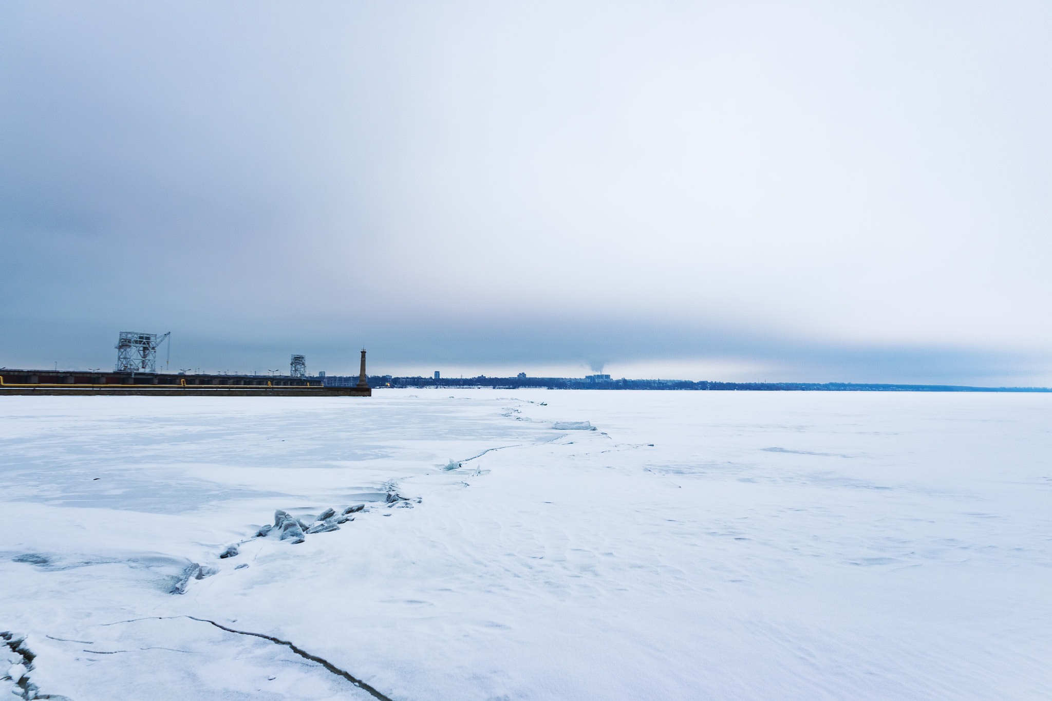 Canon EOS 650D (EOS Rebel T4i / EOS Kiss X6i) + Sigma 10-20mm F4-5.6 EX DC HSM sample photo. Frozen lenin port photography