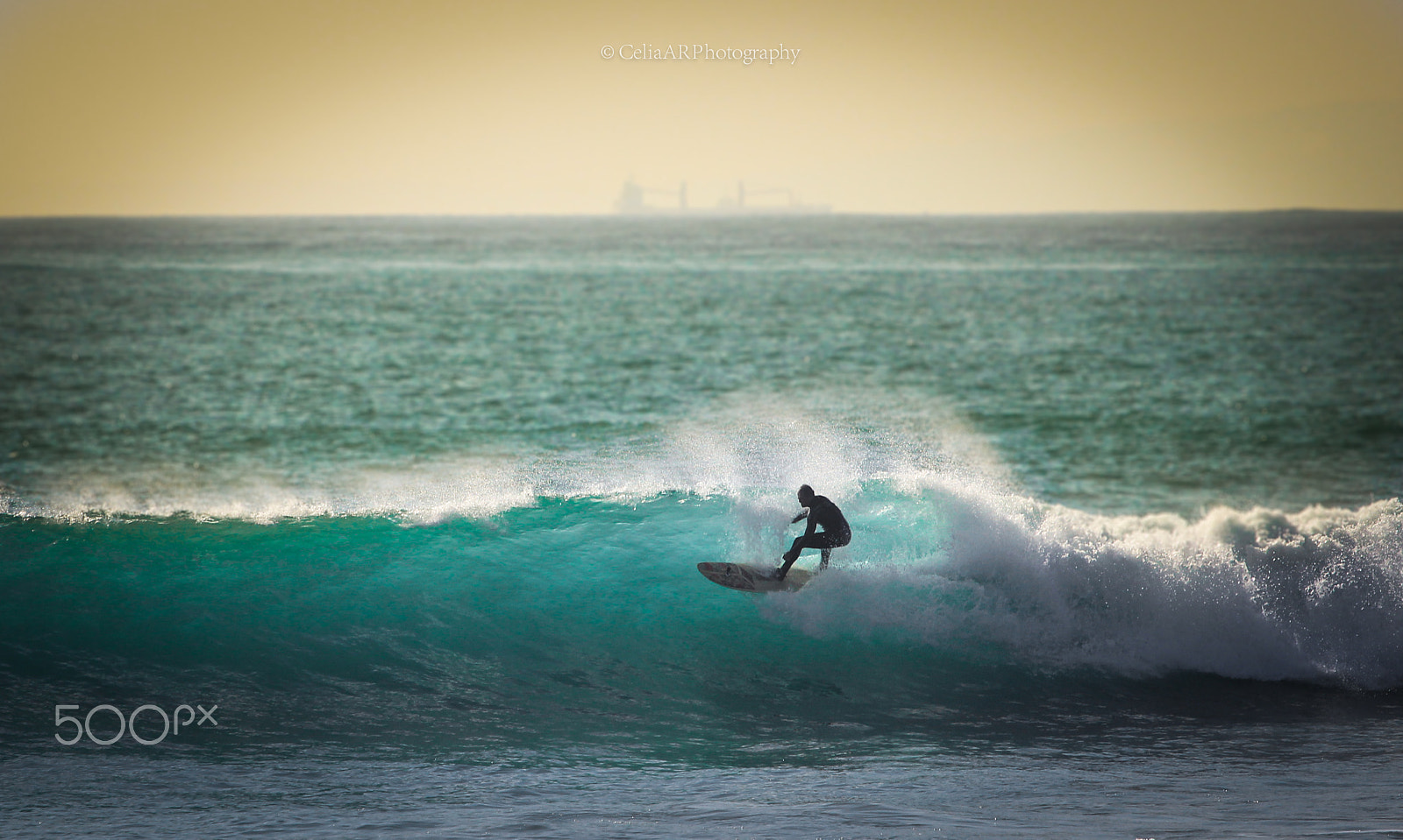 Canon EOS 600D (Rebel EOS T3i / EOS Kiss X5) + Canon EF 70-200mm F4L USM sample photo. Surf in tarifa photography