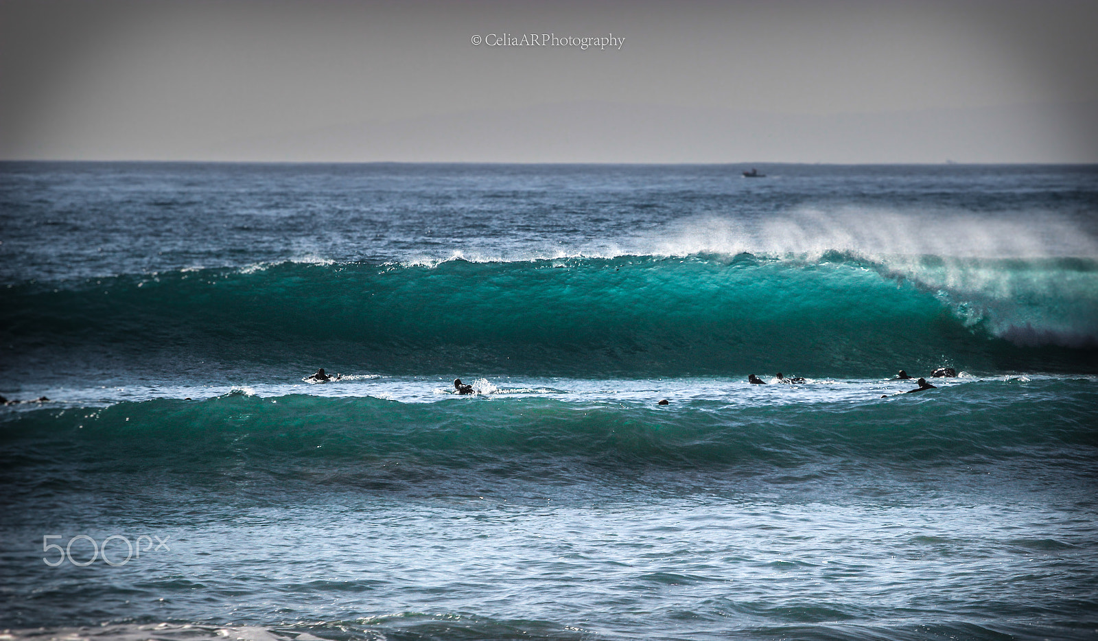 Canon EOS 600D (Rebel EOS T3i / EOS Kiss X5) + Canon EF 70-200mm F4L USM sample photo. Surf in tarifa photography