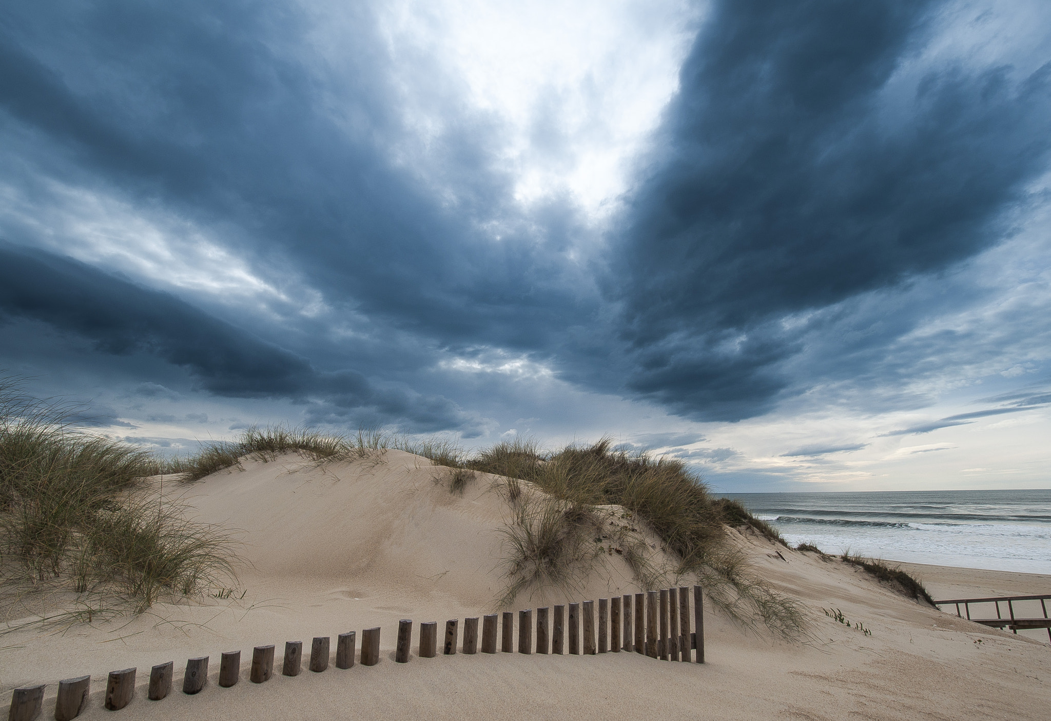 Samyang 14mm F2.8 ED AS IF UMC sample photo. Stormy beach photography