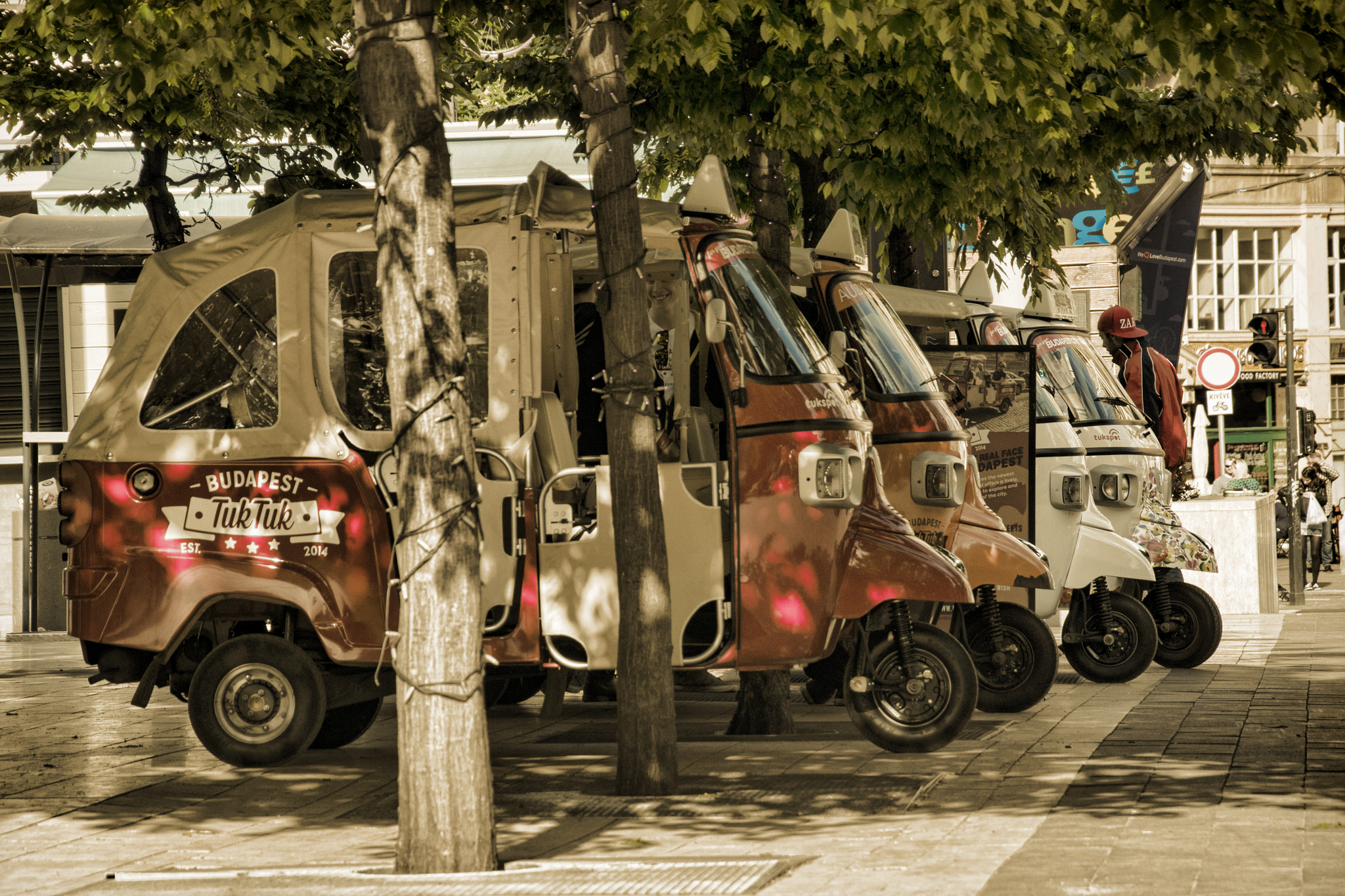 Nikon D300 sample photo. Tuk tuk photography