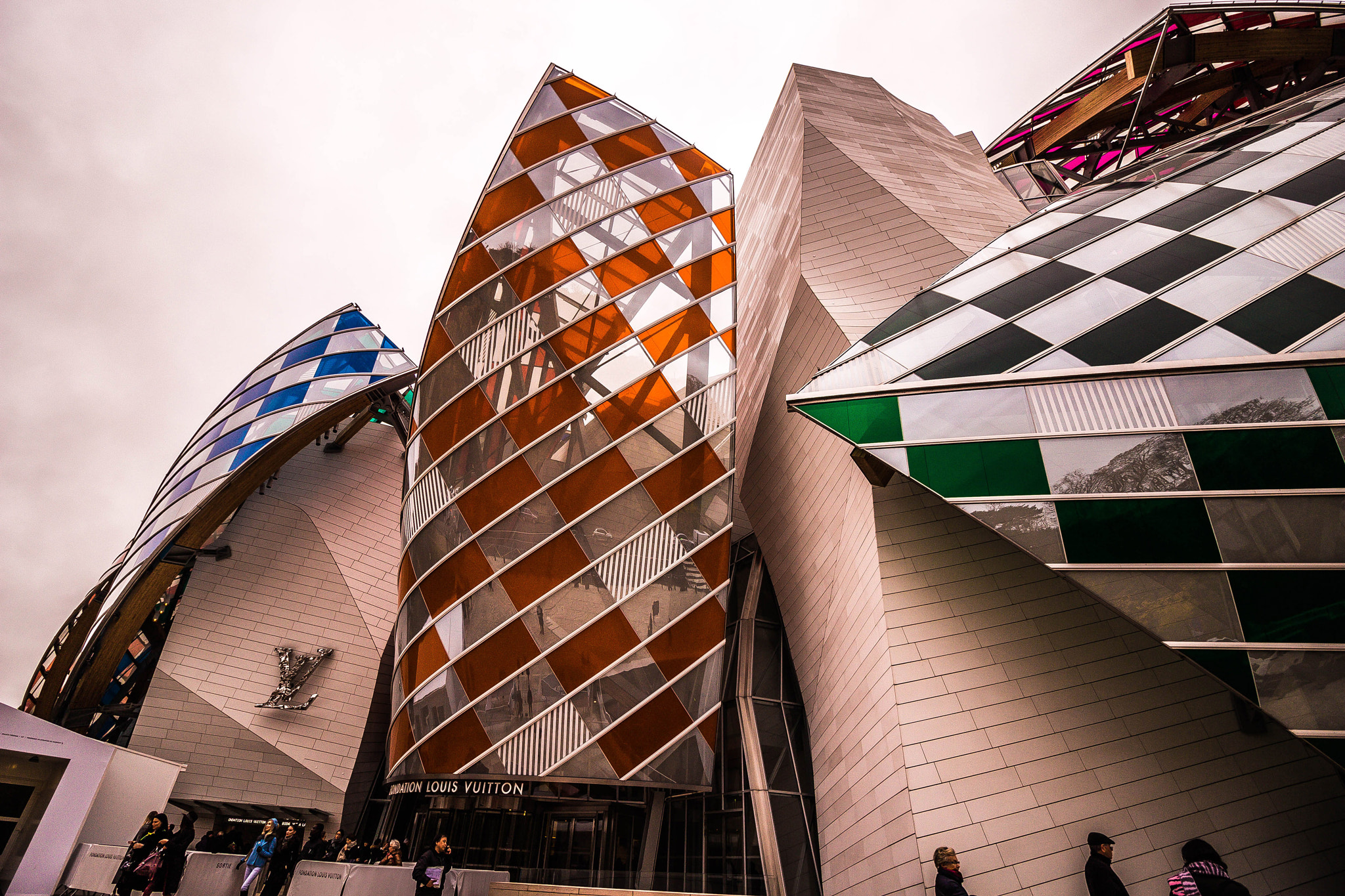 Canon EOS 700D (EOS Rebel T5i / EOS Kiss X7i) sample photo. Fondation lous vuitton photography