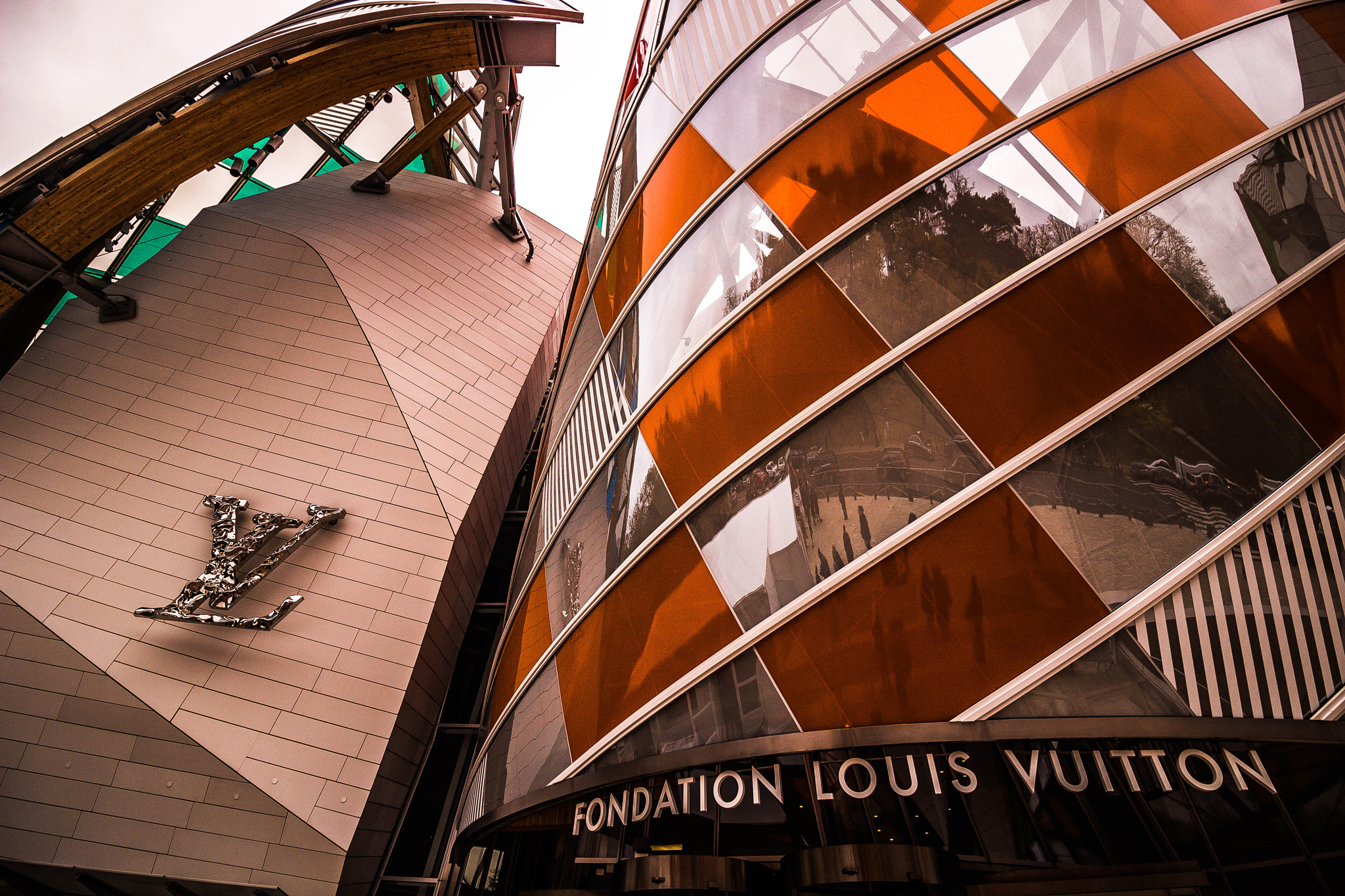 Canon EOS 700D (EOS Rebel T5i / EOS Kiss X7i) sample photo. Fondation lous vuitton photography