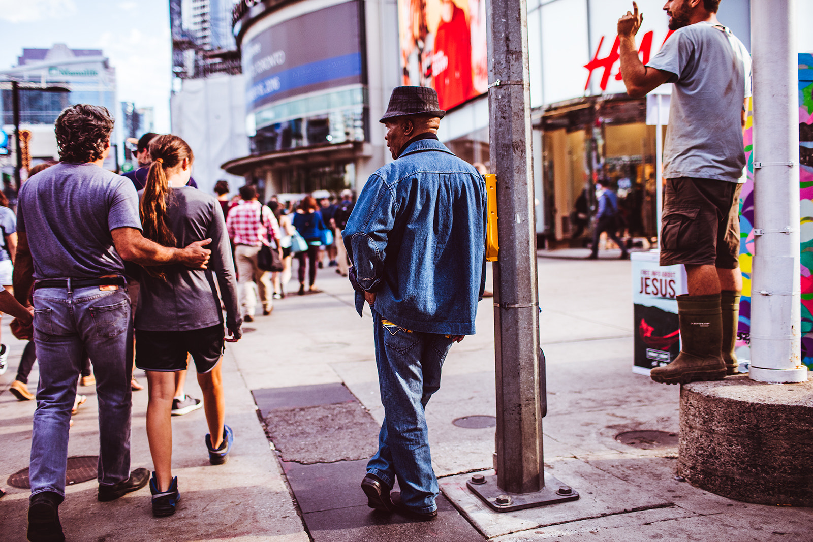 Canon EOS 5DS R + Canon EF 35mm F1.4L USM sample photo. The word on the street... photography