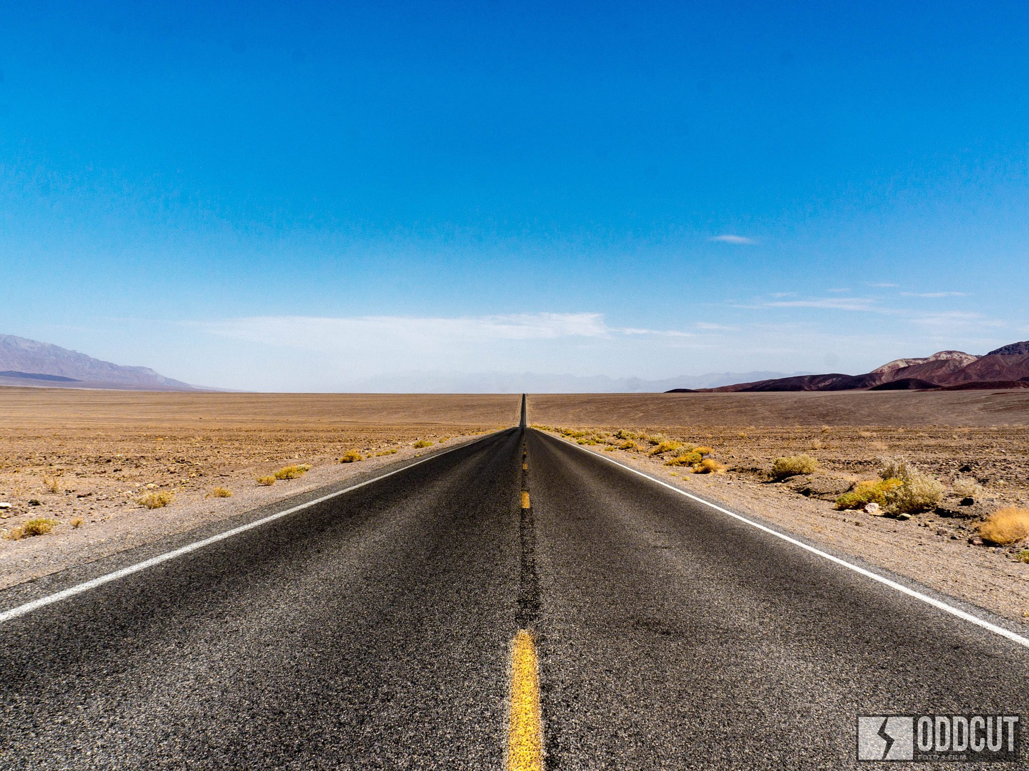 Sony Alpha NEX-5R + Sony E 18-55mm F3.5-5.6 OSS sample photo. Death valley road photography
