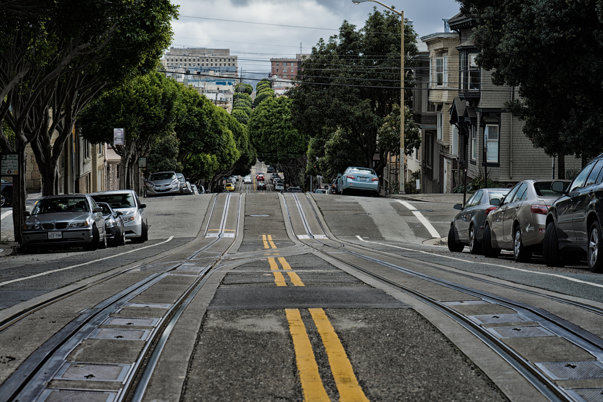 ZEISS Batis 85mm F1.8 sample photo. Down the hill photography