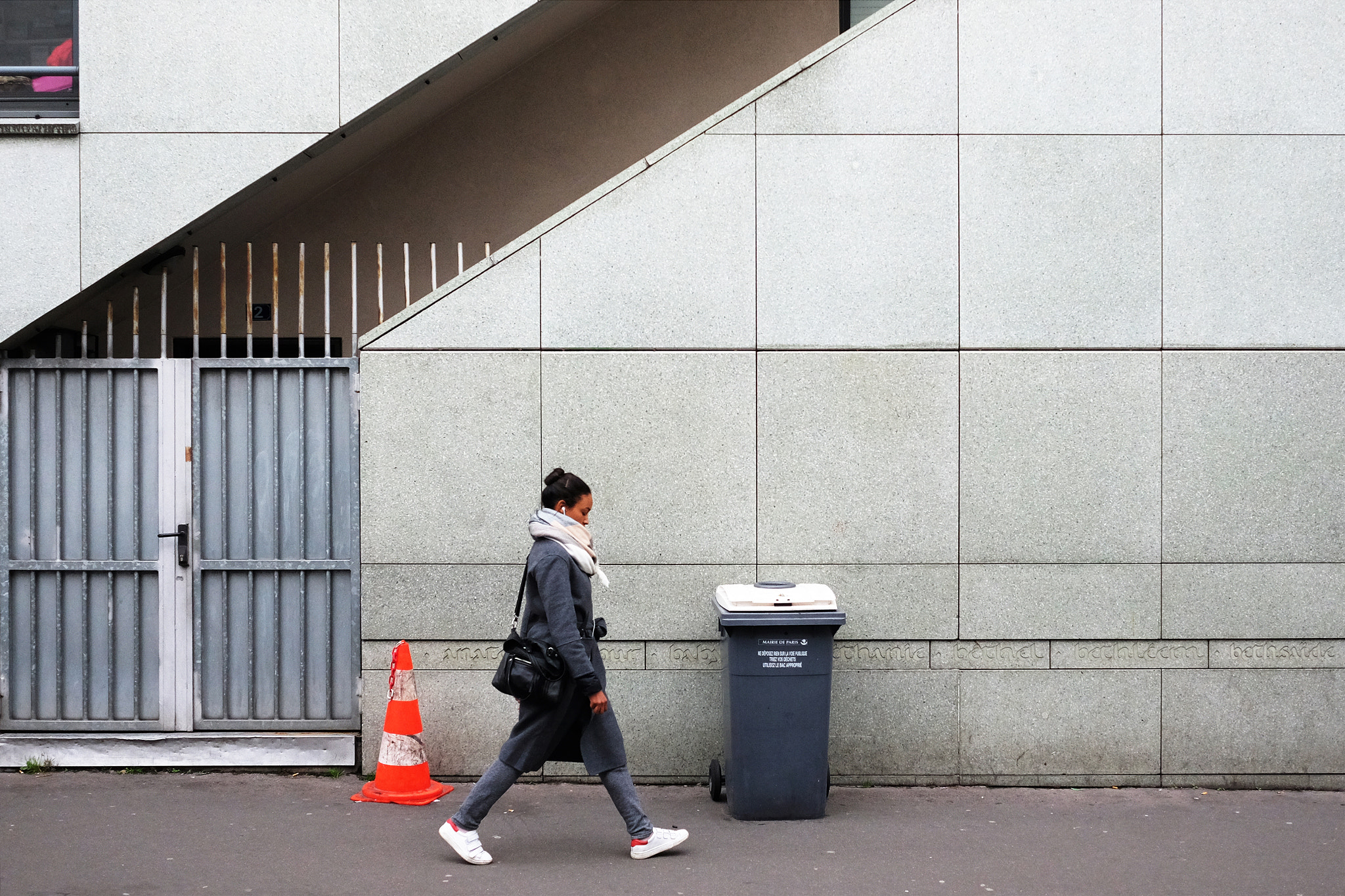 Fujifilm X-T10 + Fujifilm XF 27mm F2.8 sample photo. Orange signposting photography