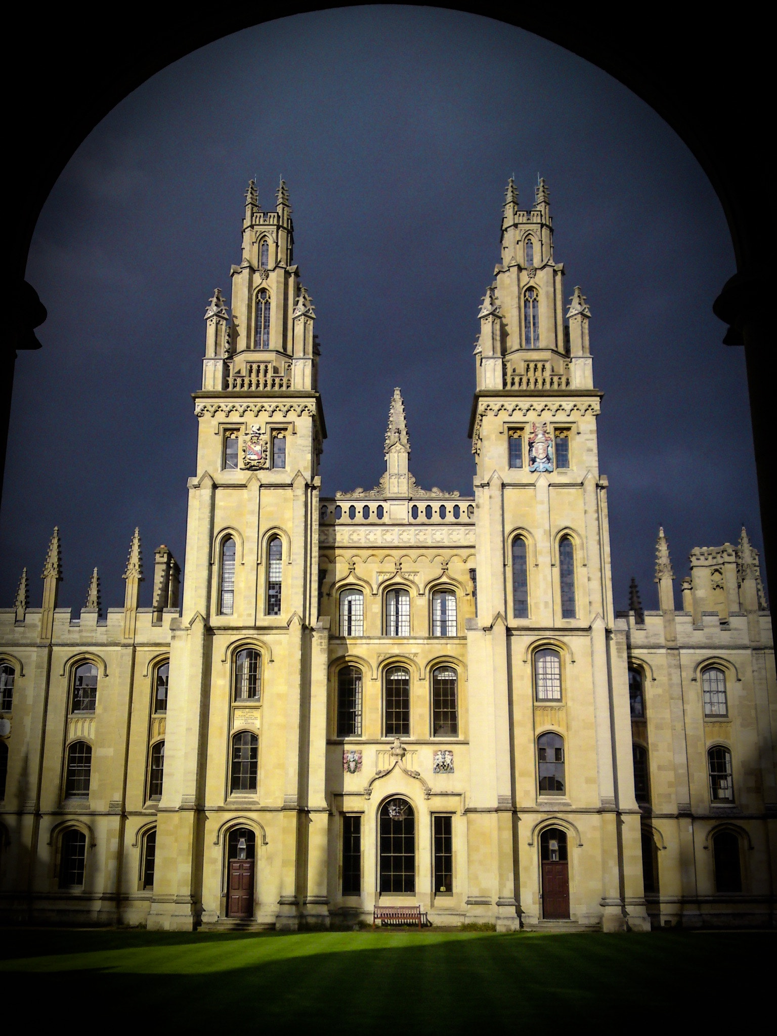 Sony Ericsson C905 sample photo. Oxford college photography