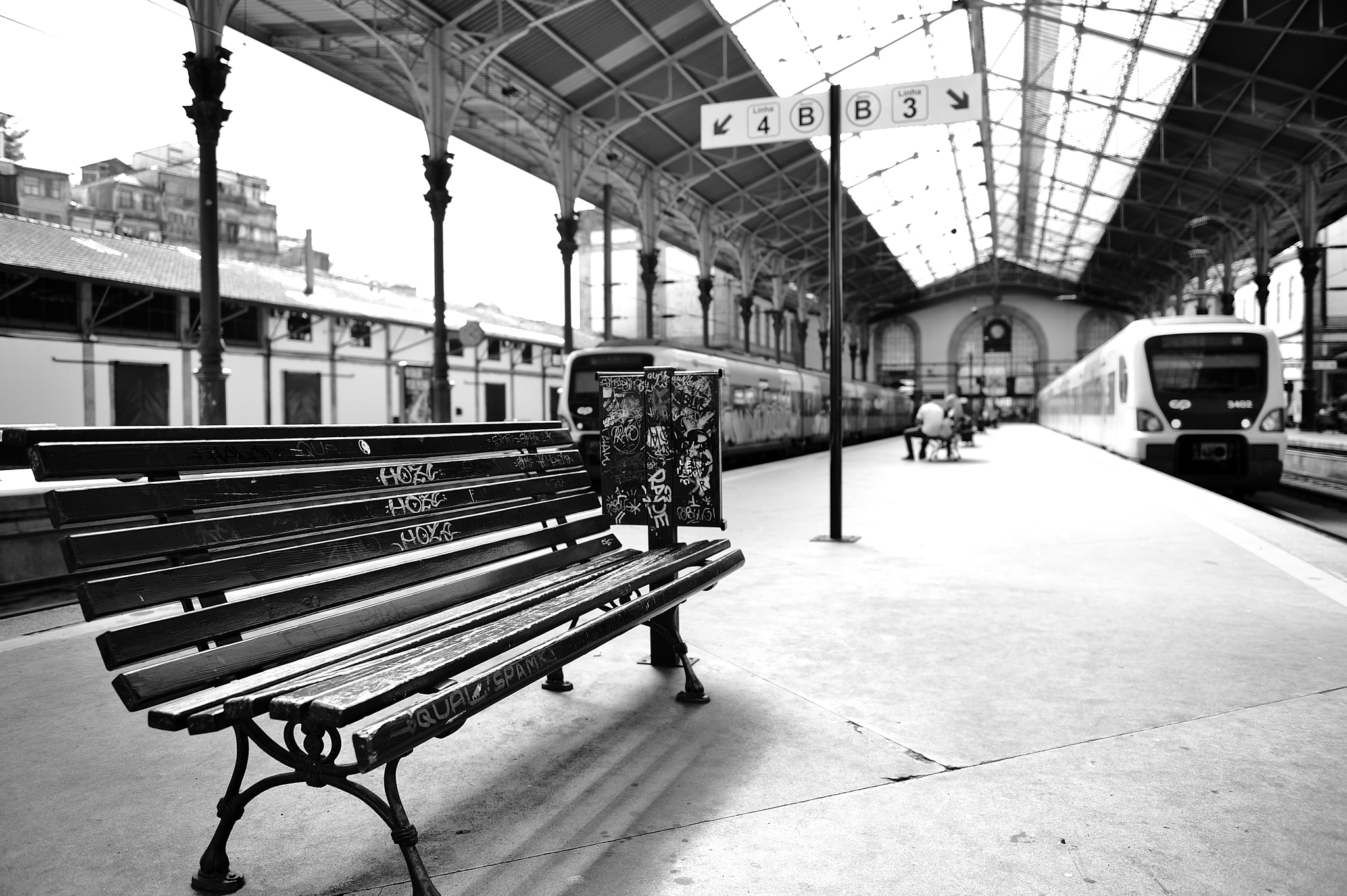 Nikon D3 sample photo. Attention au départ;gare de "são bento" à porto. photography
