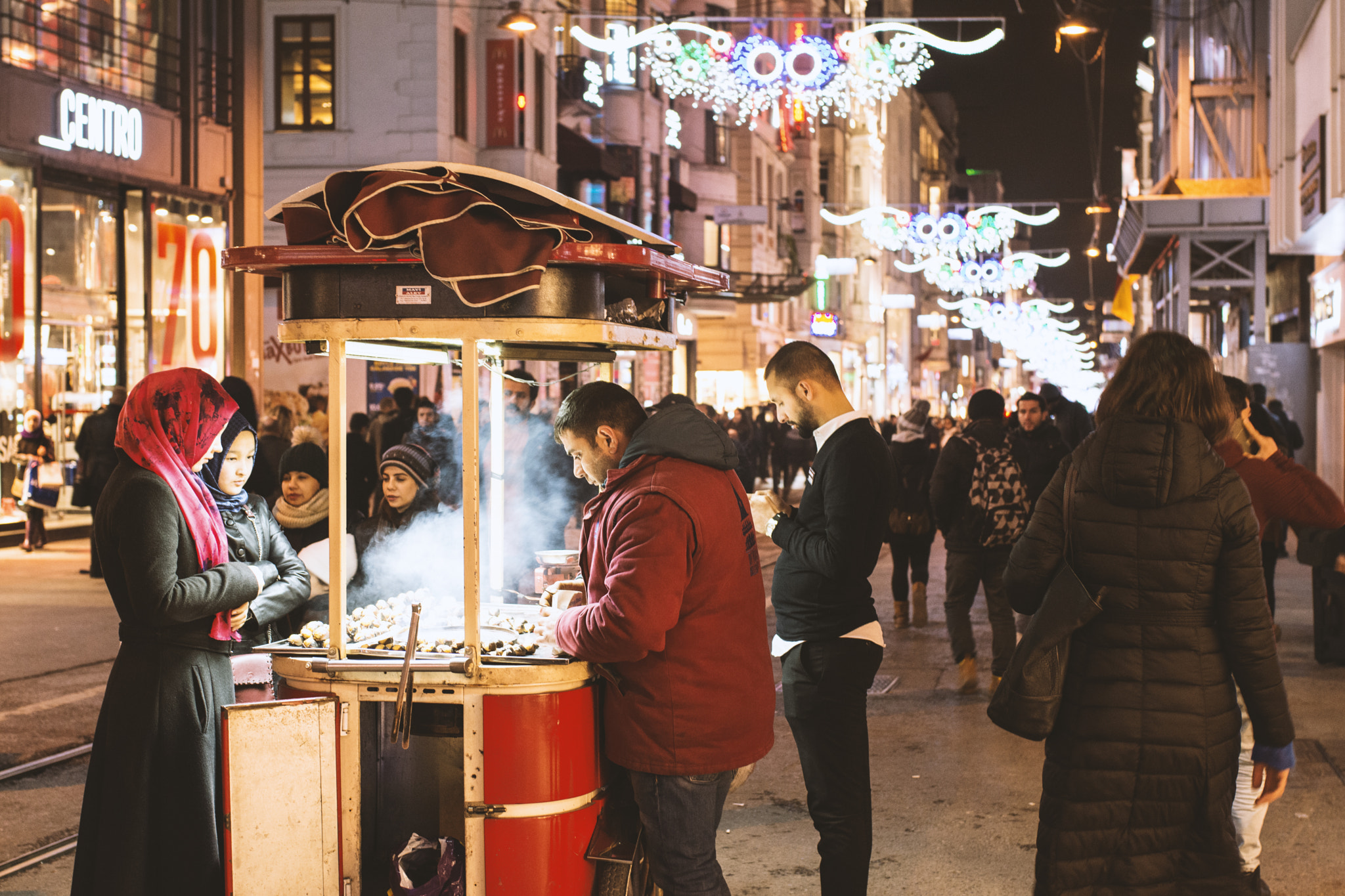 Nikon D7200 + Sigma 35mm F1.4 DG HSM Art sample photo. İstiklal cd., istanbul photography