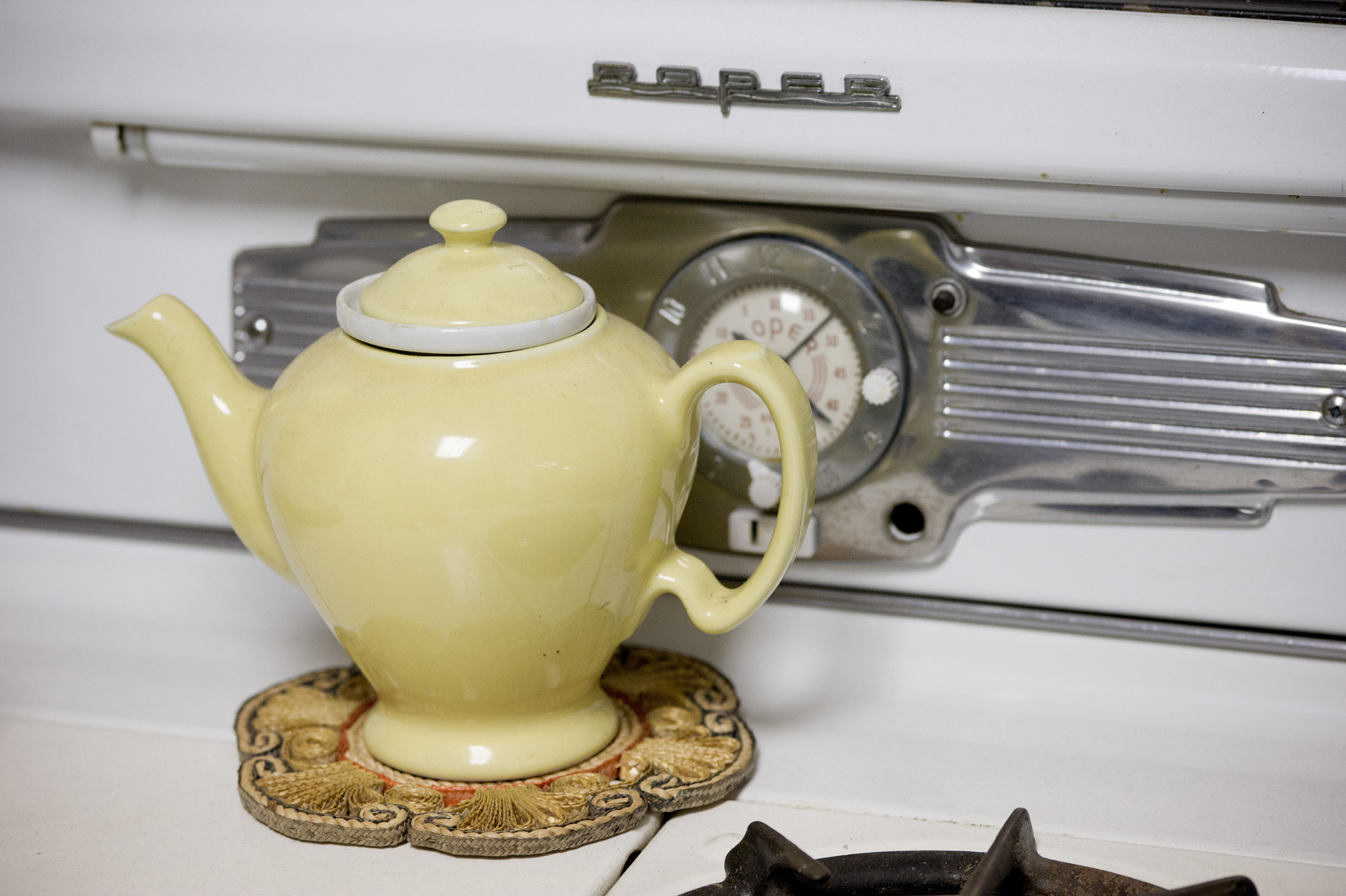 ZEISS Makro-Planar T* 100mm F2 sample photo. Tea pot sitting on a stove top photography