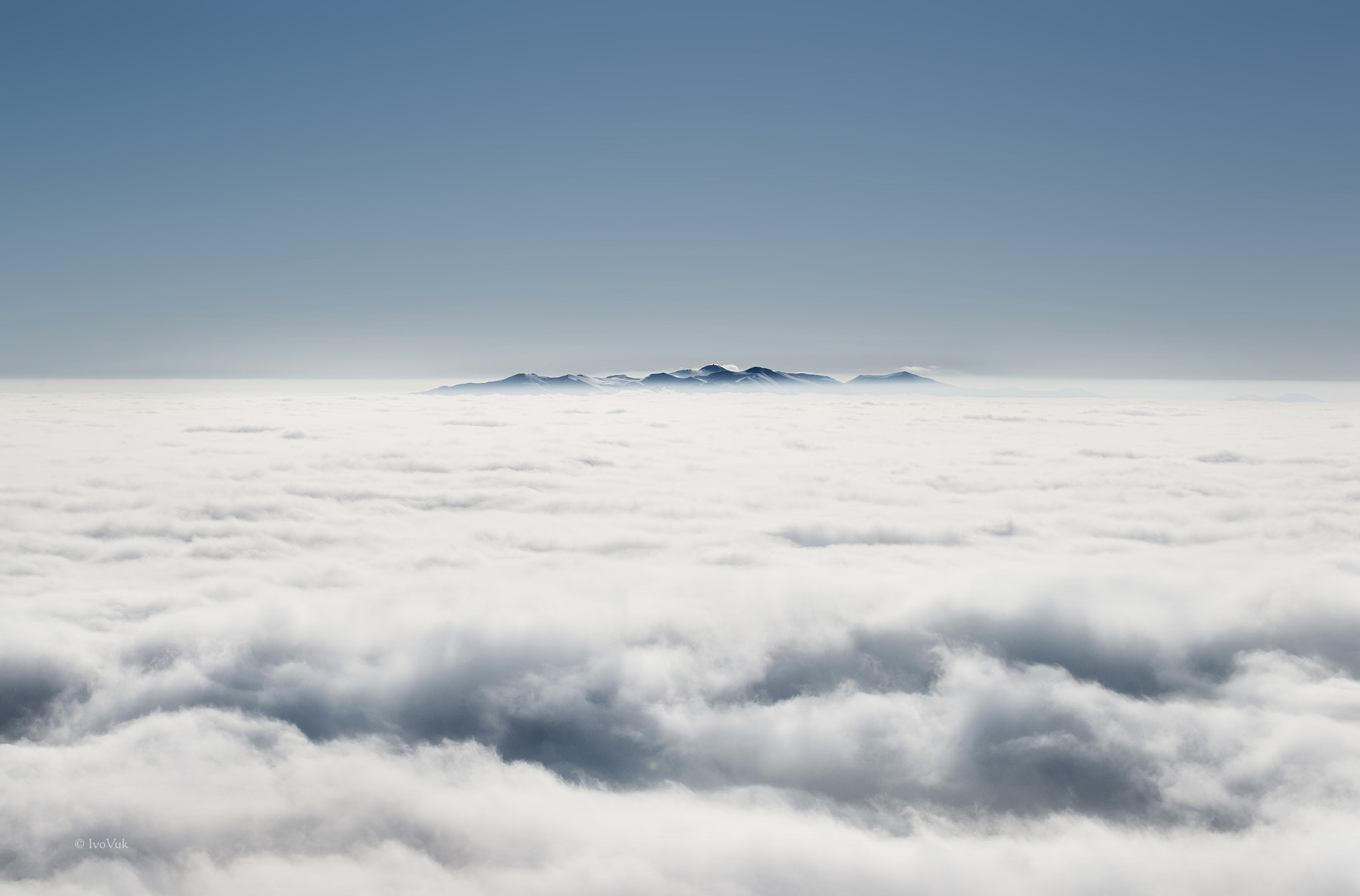 Nikon AF-S Nikkor 70-200mm F4G ED VR sample photo. Above the clouds photography