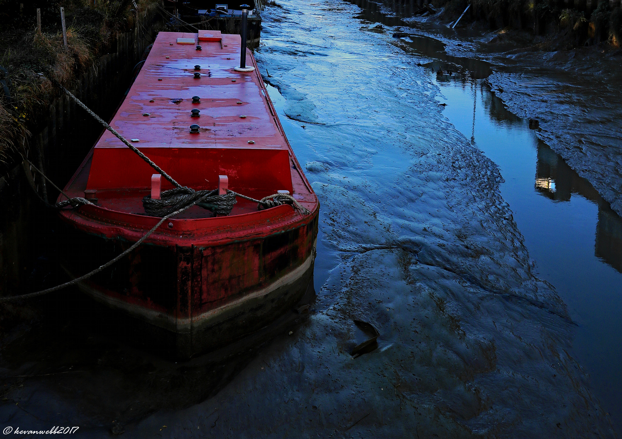 Canon EOS 760D (EOS Rebel T6s / EOS 8000D) sample photo. Barge at low tide photography