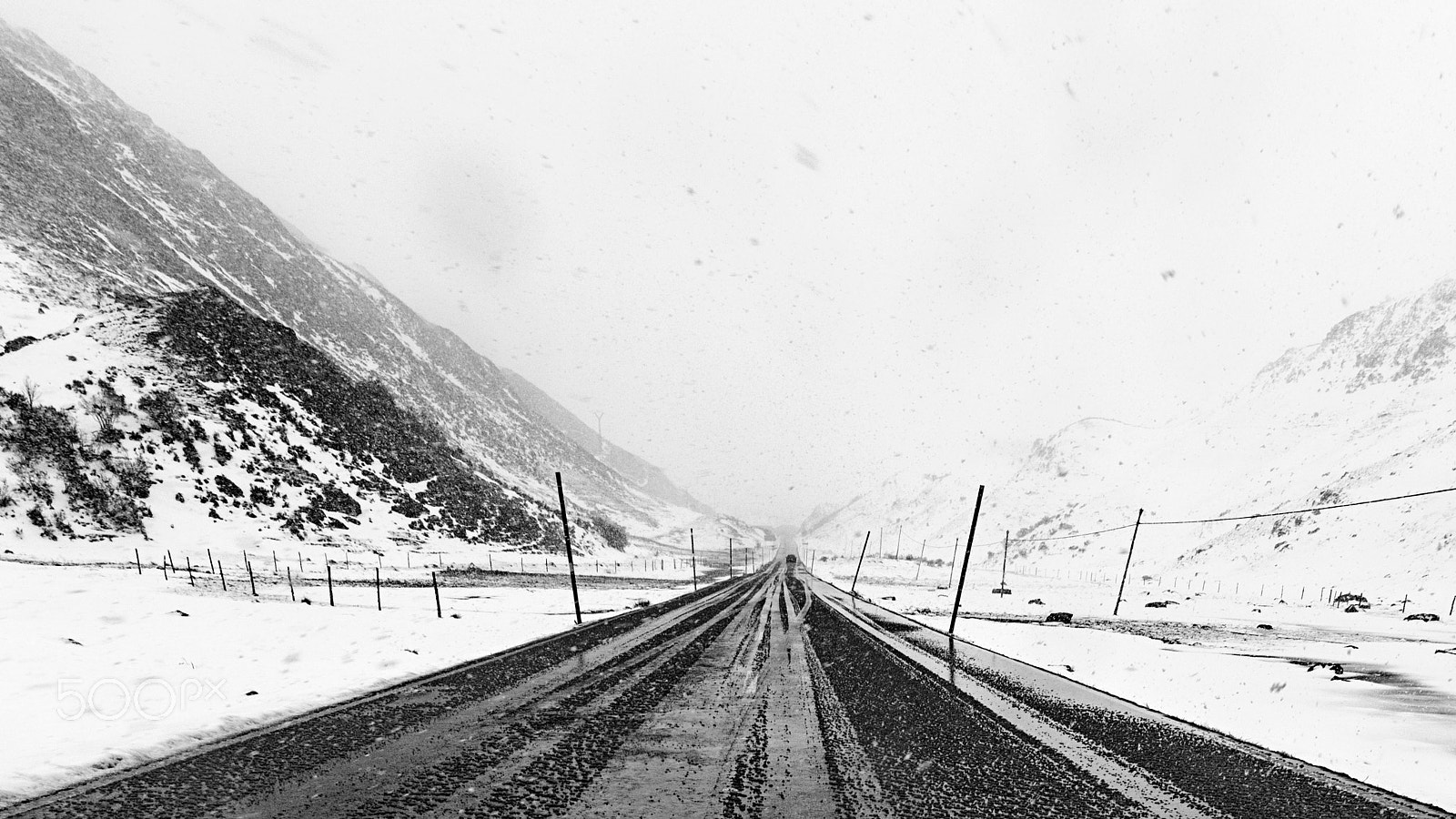 Sigma 10-20mm F3.5 EX DC HSM sample photo. The long and snowing road photography