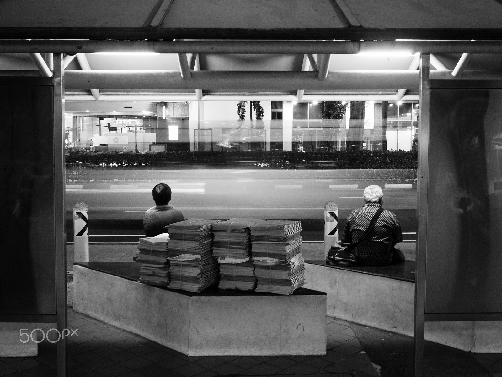 Olympus OM-D E-M10 sample photo. Waiting for the bus, singapore photography